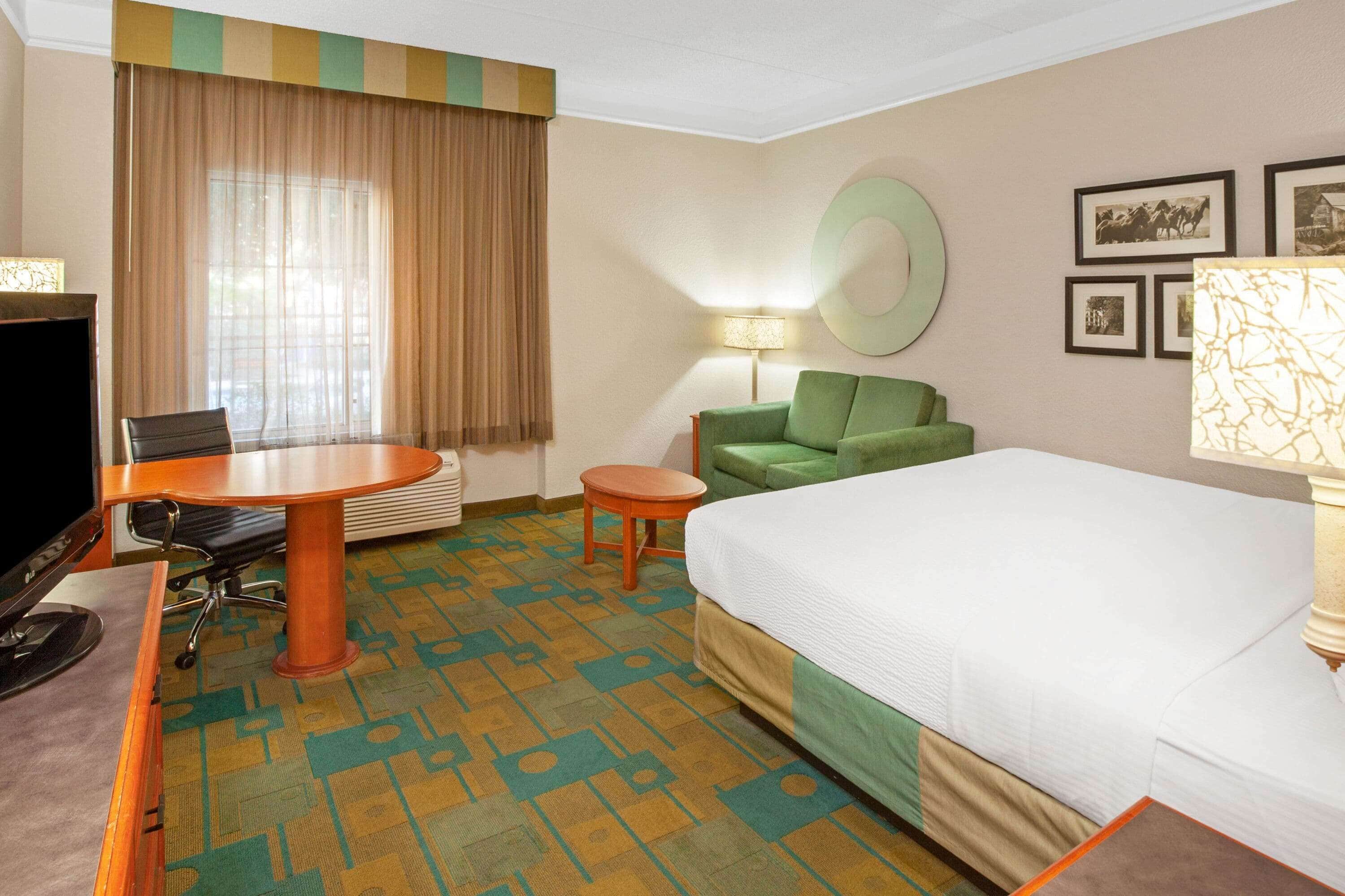 La Quinta Inn & Suites by Wyndham Houston Galleria Area