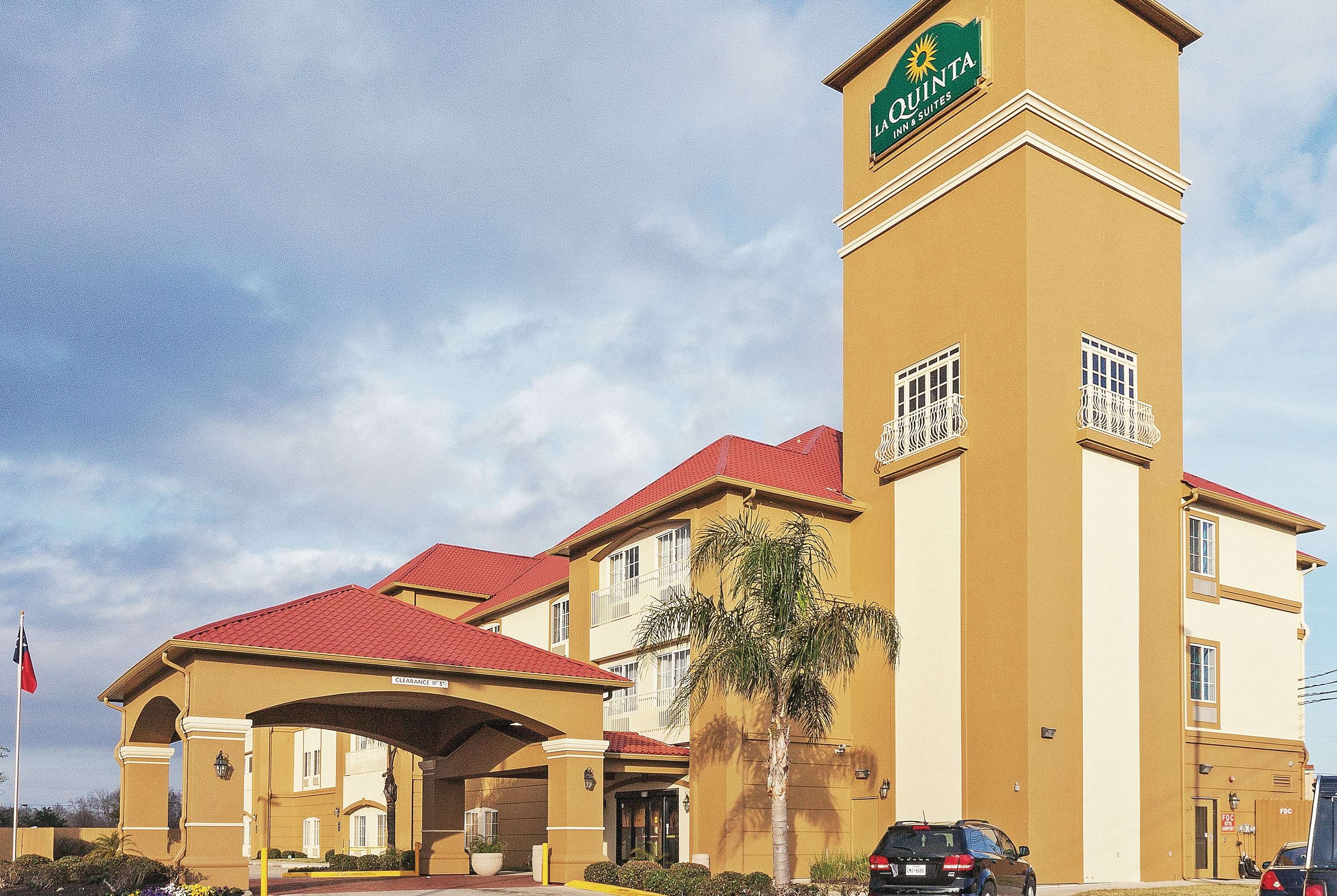 La Quinta Inn & Suites by Wyndham Houston Hobby Airport