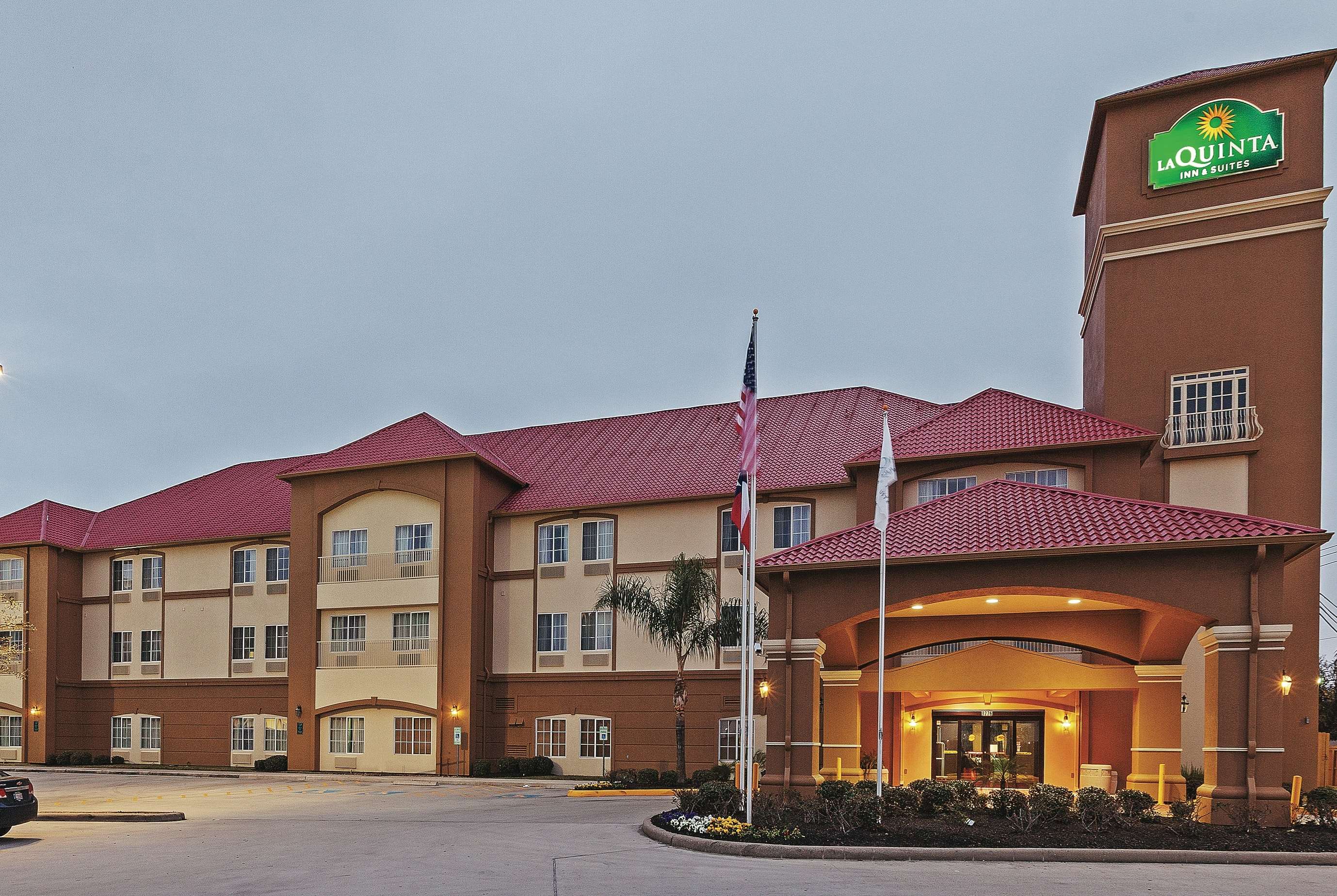 La Quinta Inn & Suites by Wyndham Houston Hobby Airport