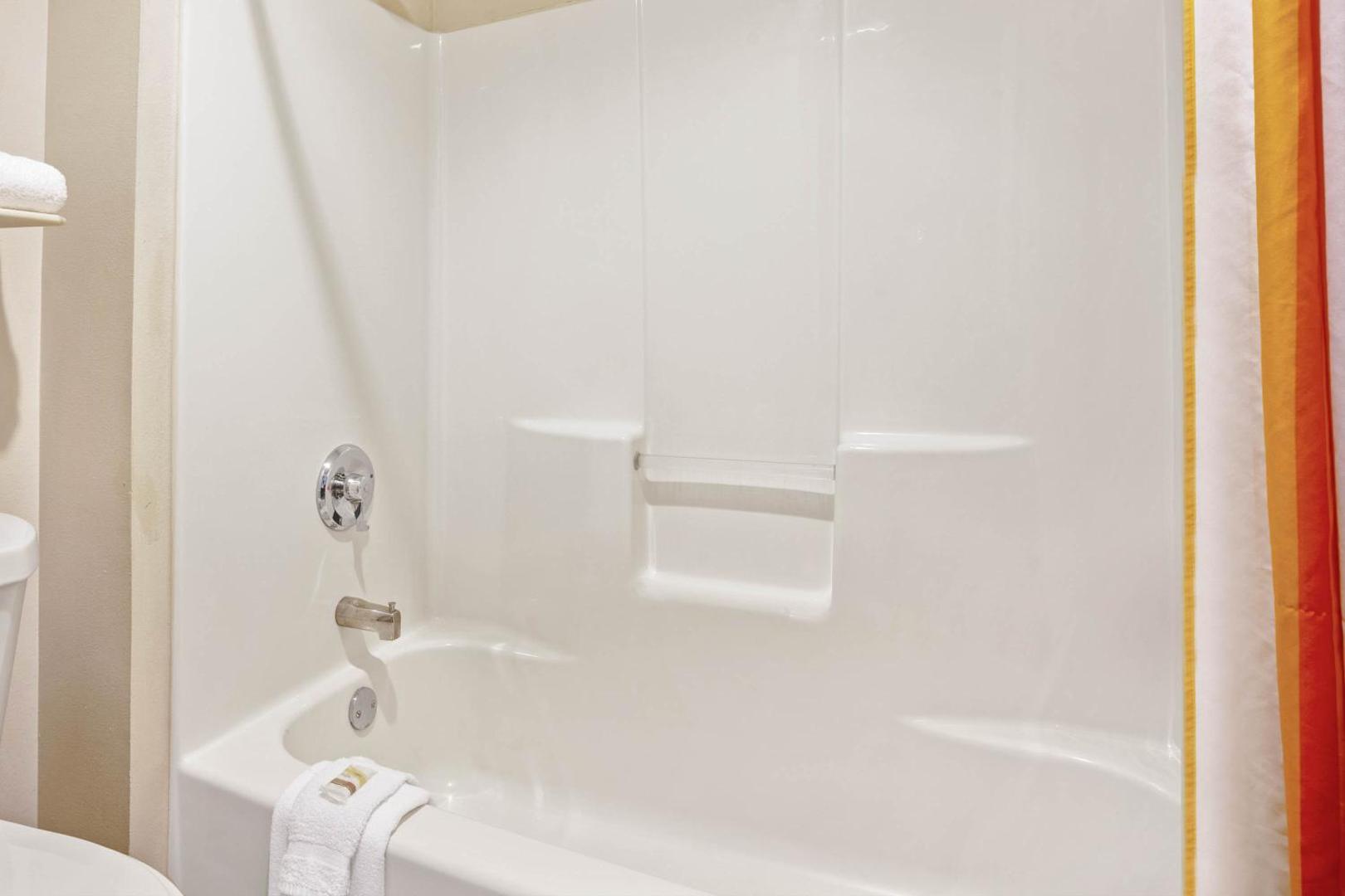 La Quinta Inn & Suites by Wyndham Houston NW Brookhollow