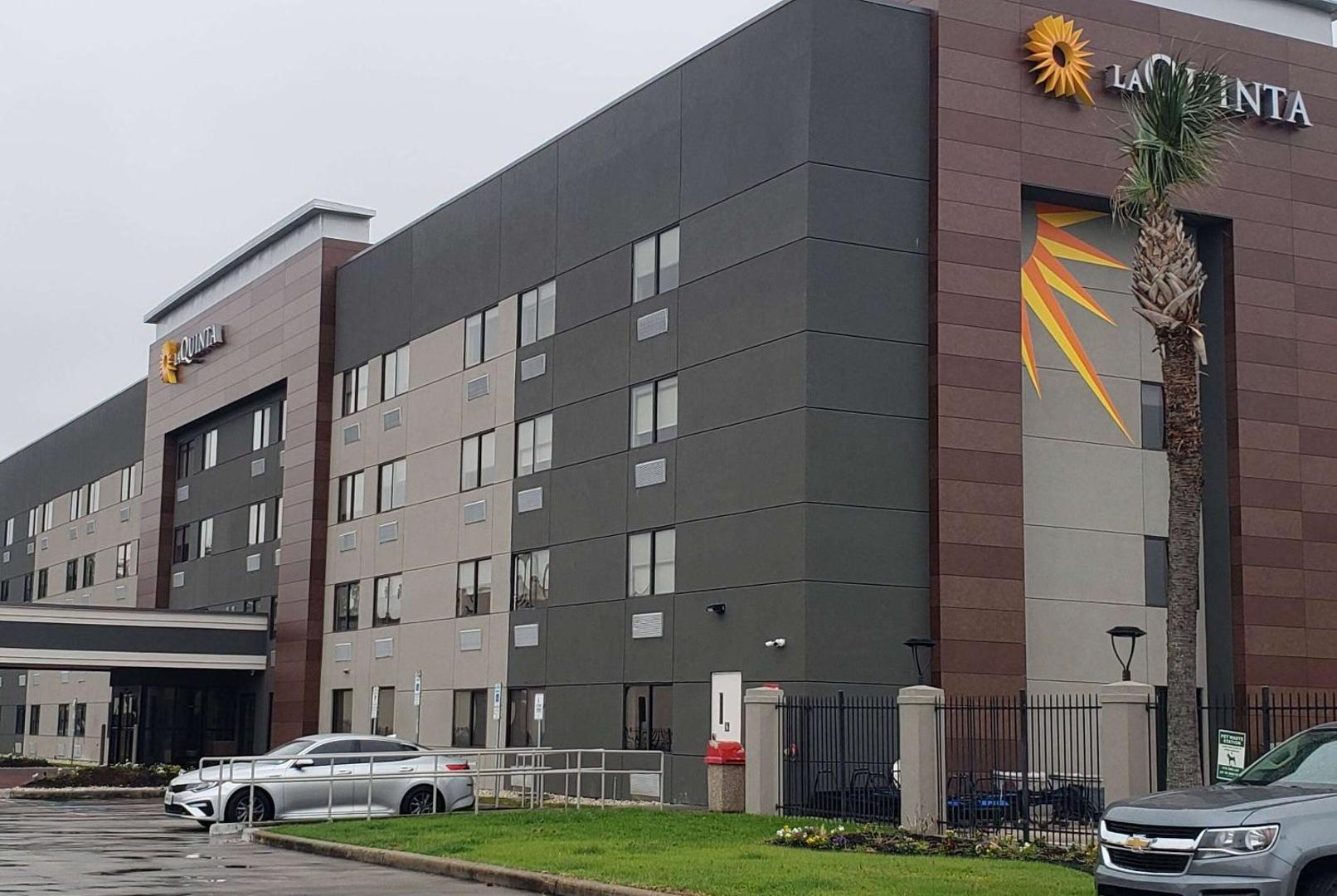 La Quinta Inn & Suites by Wyndham Houston NW Brookhollow