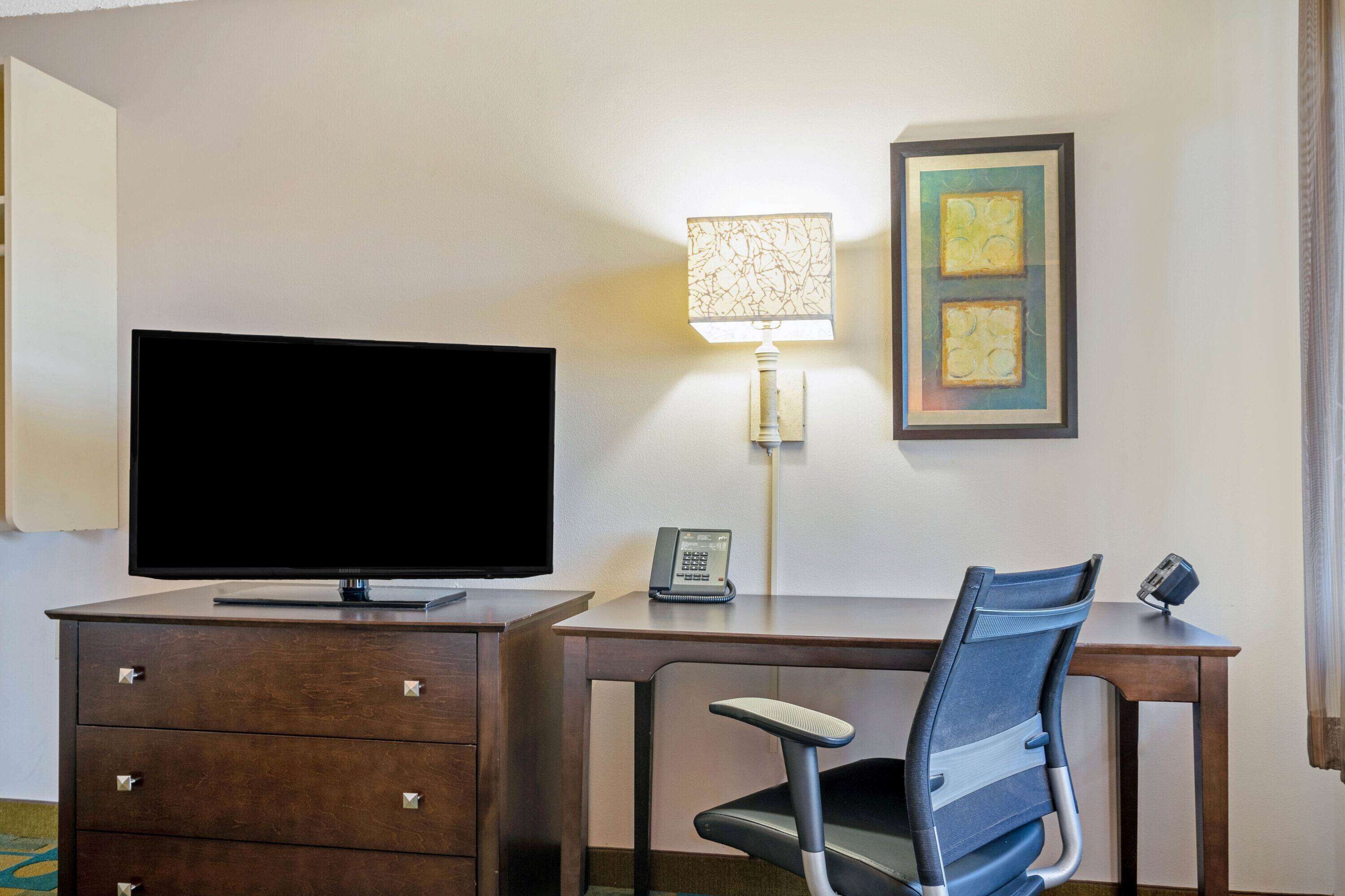 La Quinta Inn & Suites by Wyndham Houston NW Brookhollow