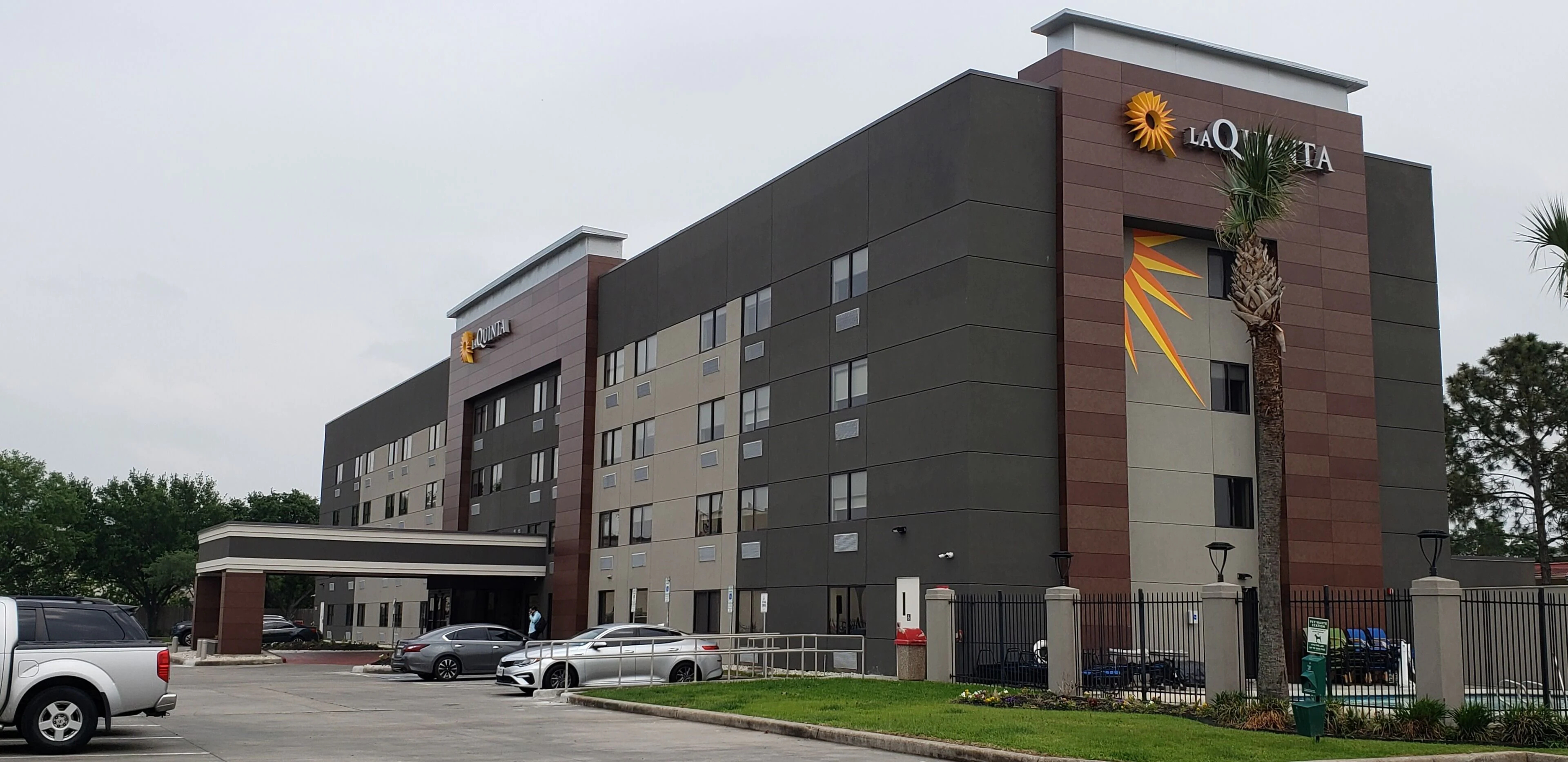 La Quinta Inn & Suites by Wyndham Houston NW Brookhollow