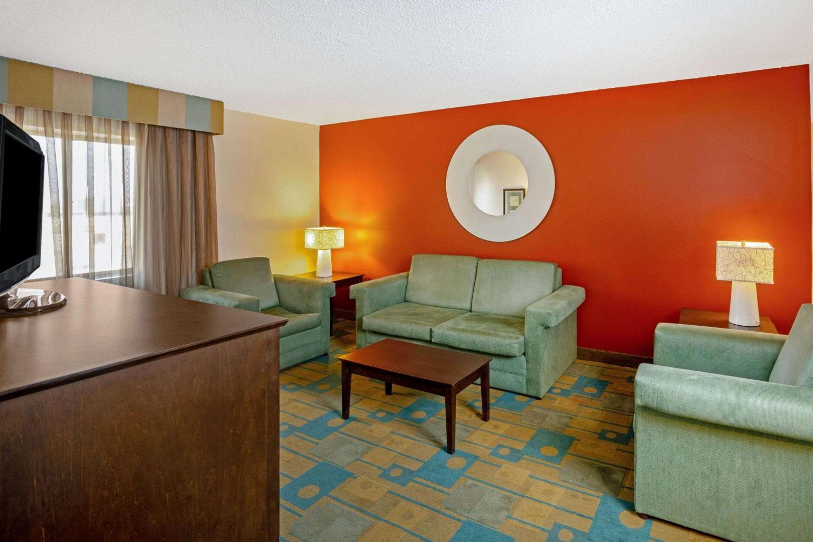 La Quinta Inn & Suites by Wyndham Houston NW Brookhollow