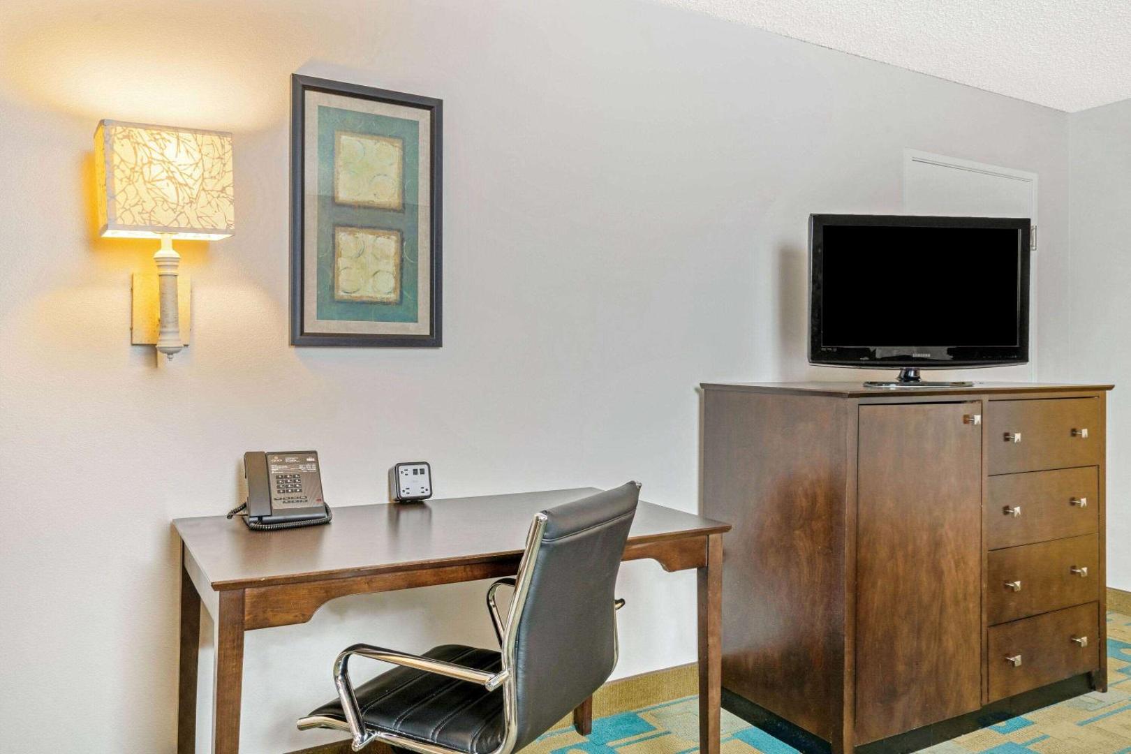 La Quinta Inn & Suites by Wyndham Houston NW Brookhollow