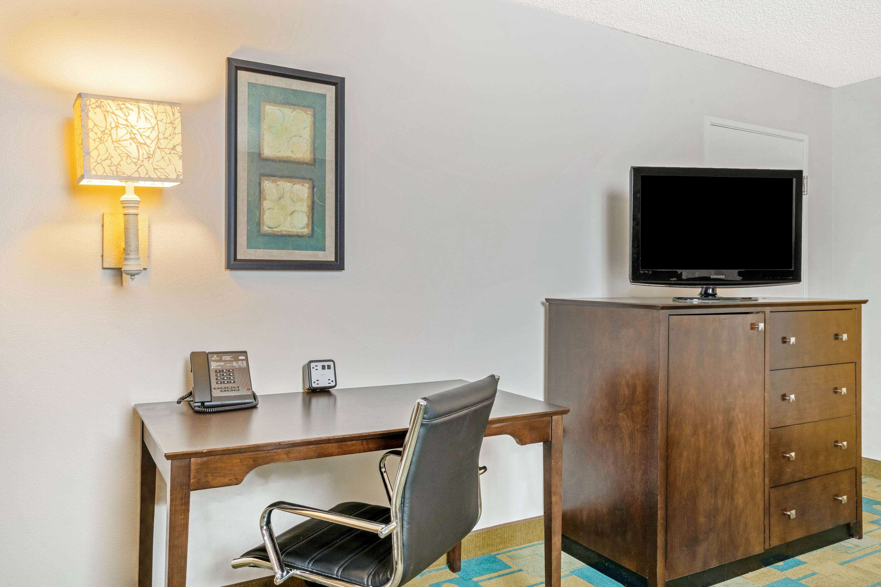 La Quinta Inn & Suites by Wyndham Houston NW Brookhollow