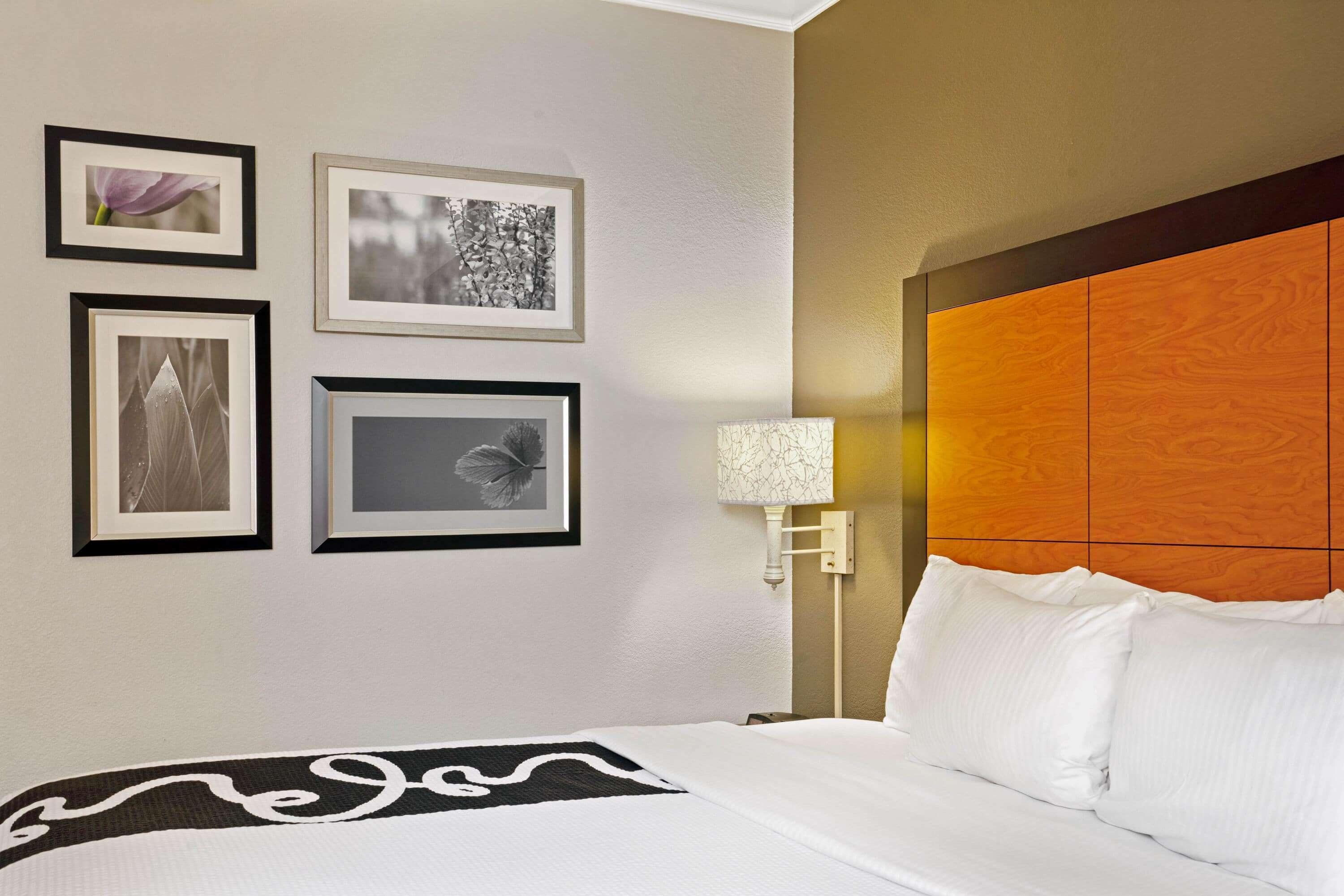 La Quinta Inn & Suites by Wyndham Houston West Park 10