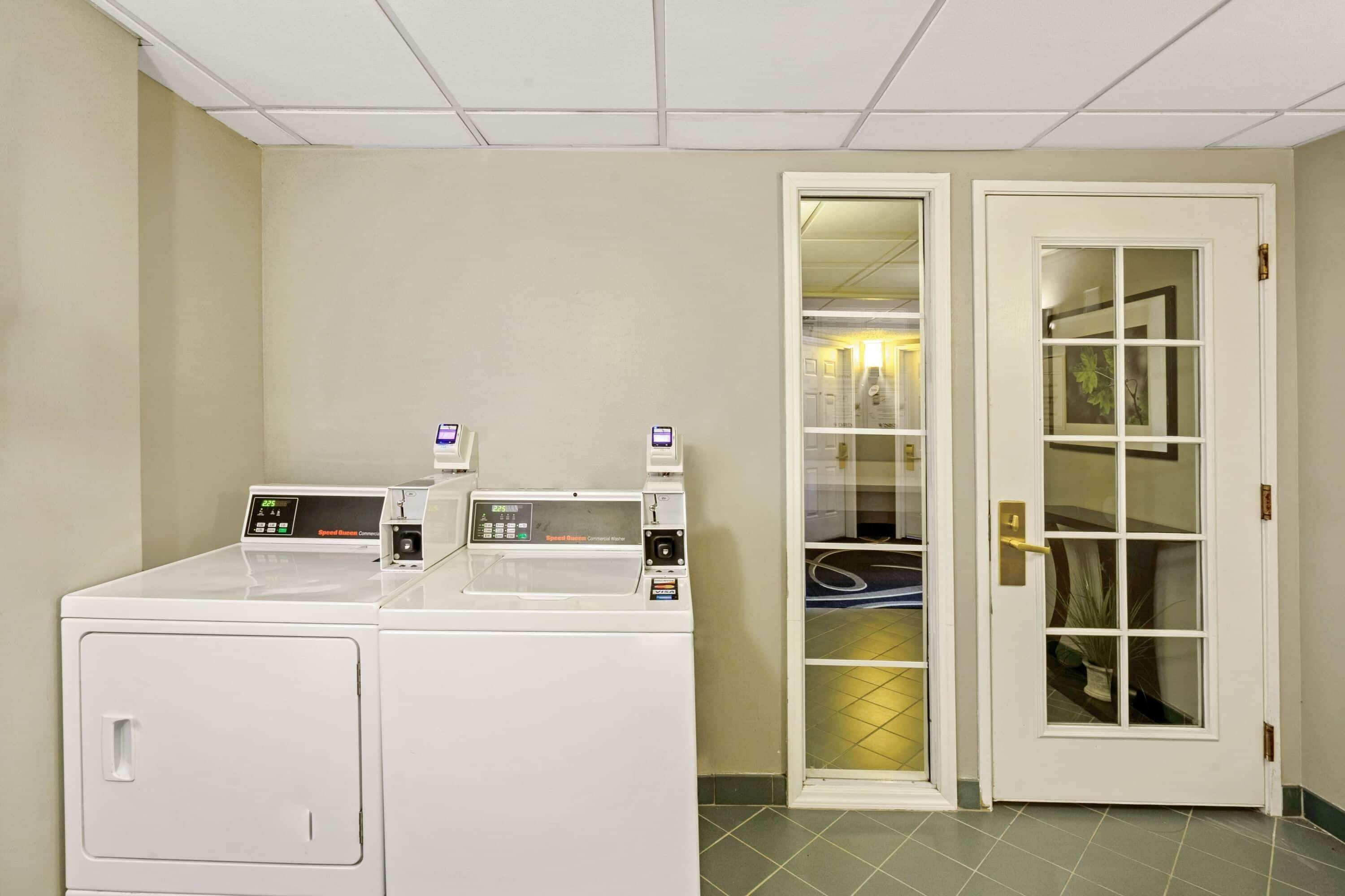 La Quinta Inn & Suites by Wyndham Houston West Park 10