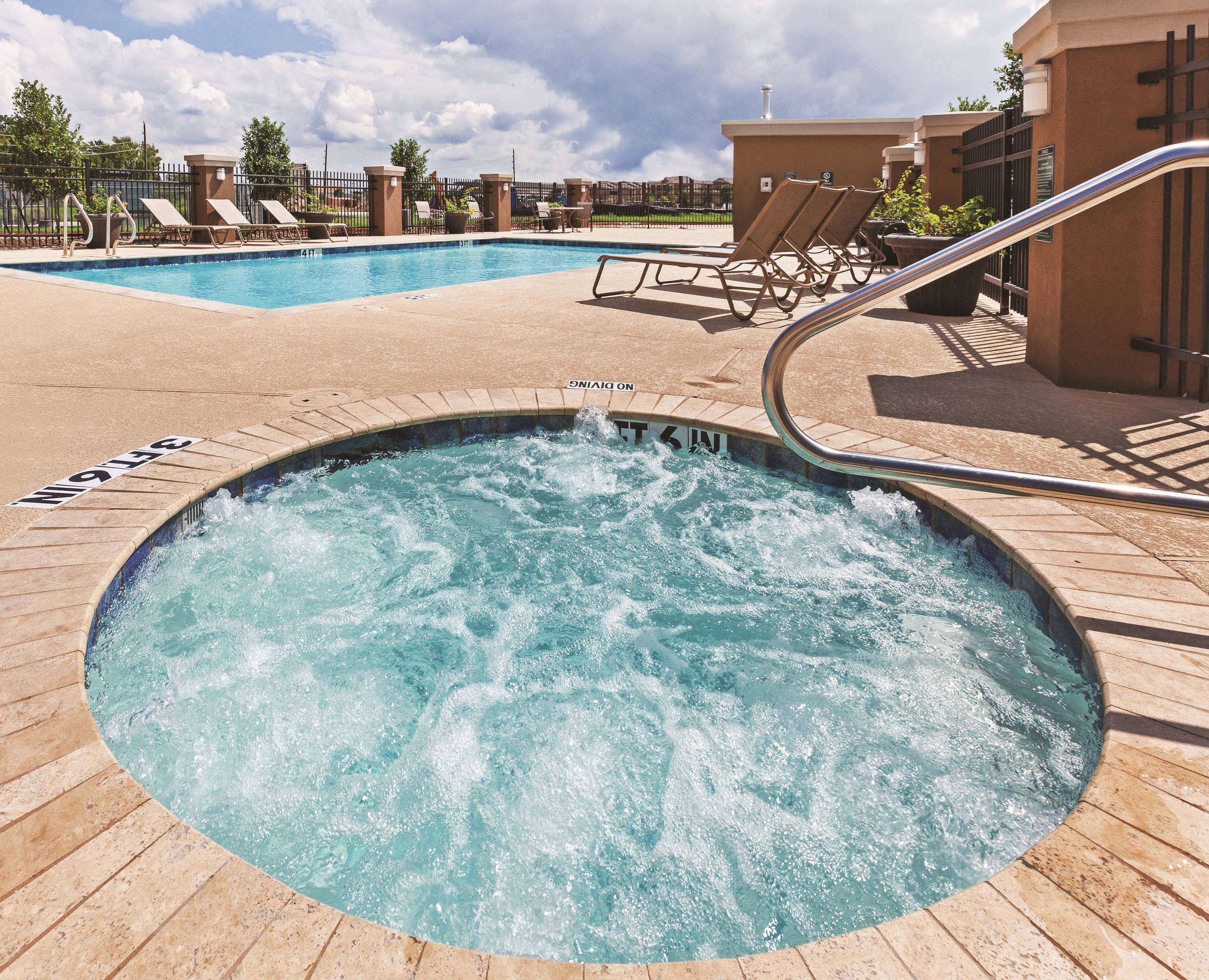 La Quinta Inn & Suites by Wyndham Houston NW Beltway8/WestRD