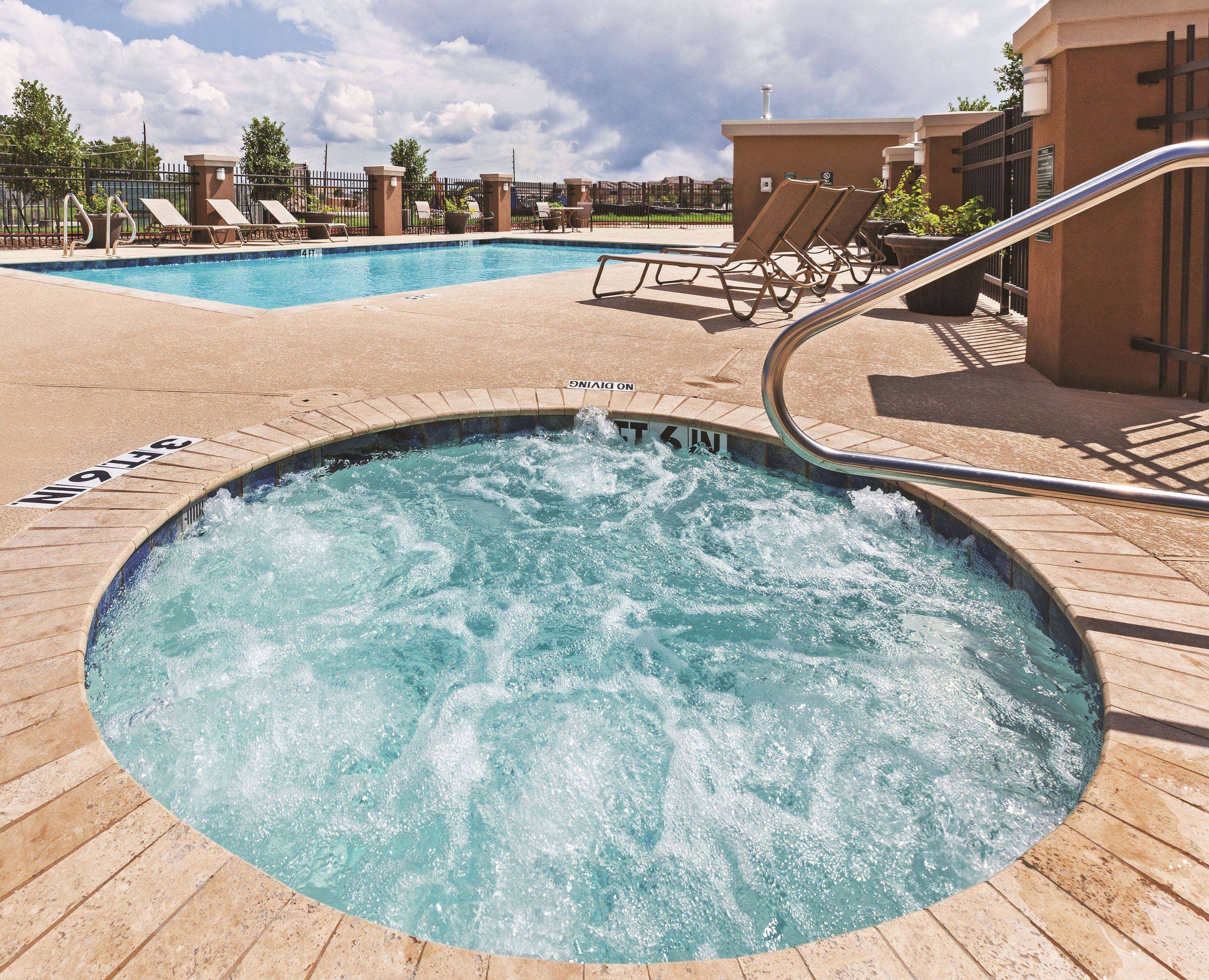 La Quinta Inn & Suites by Wyndham Houston NW Beltway8/WestRD