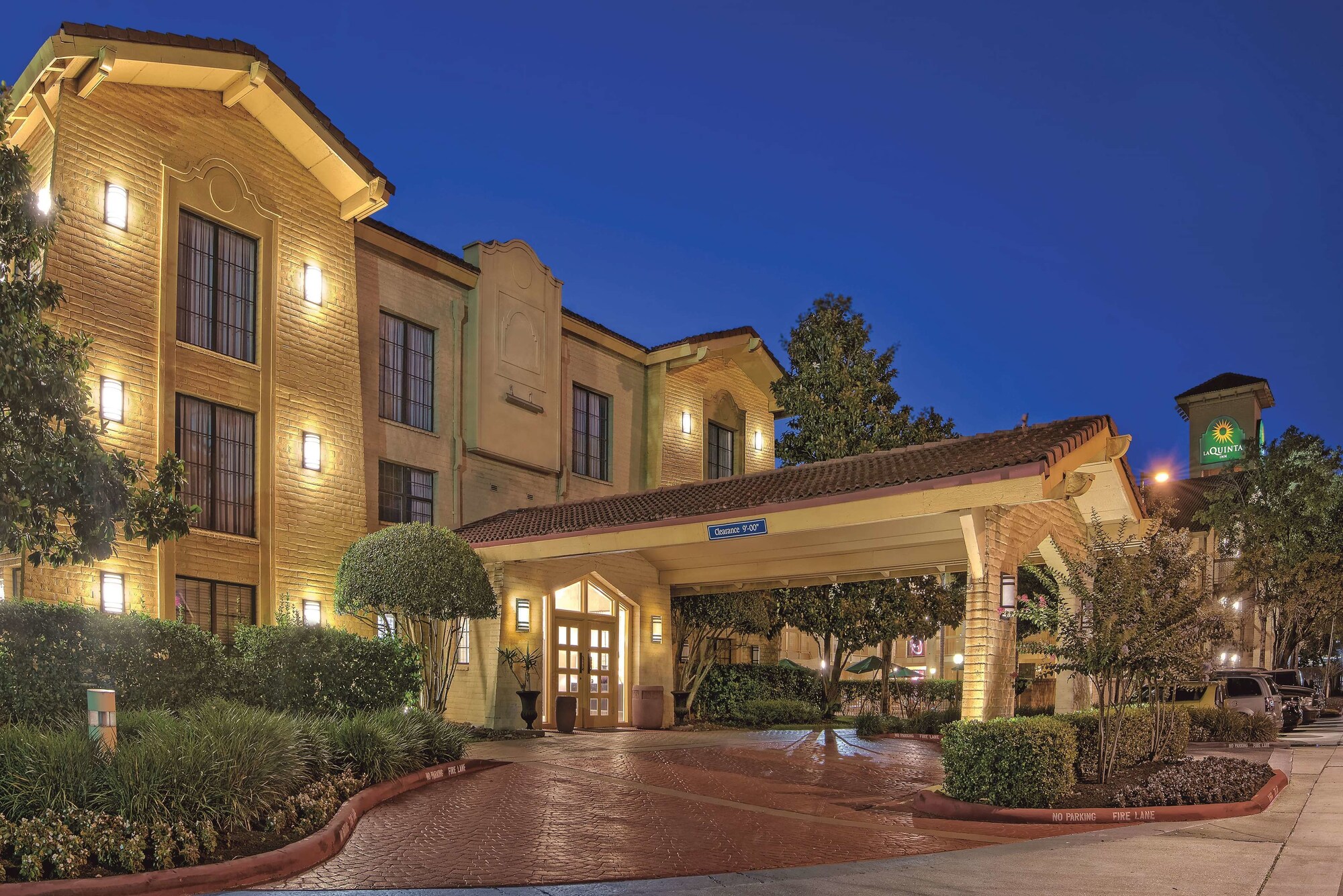 Super 8 by Wyndham - The Woodlands North