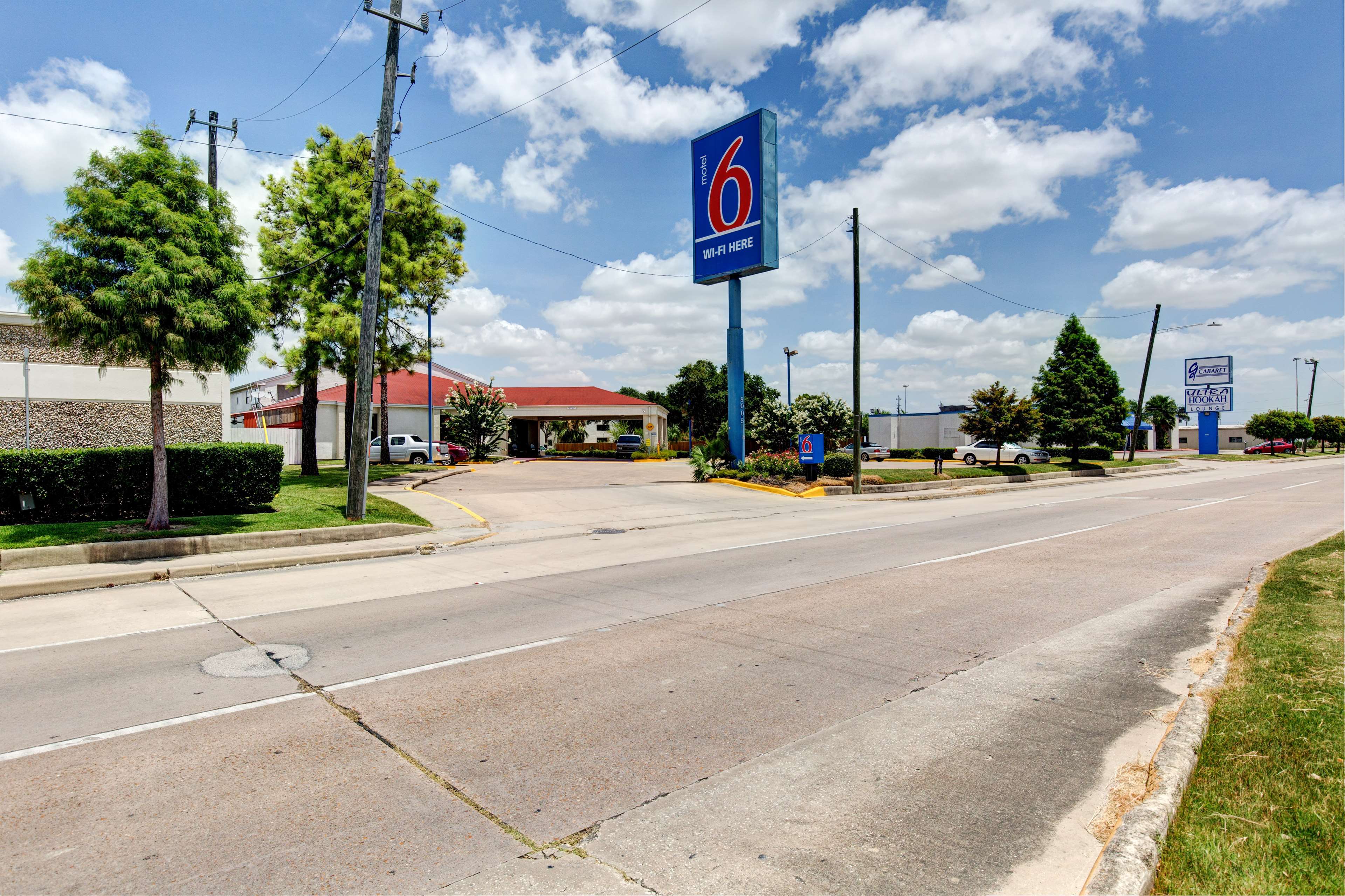 Executive Inn & Suites