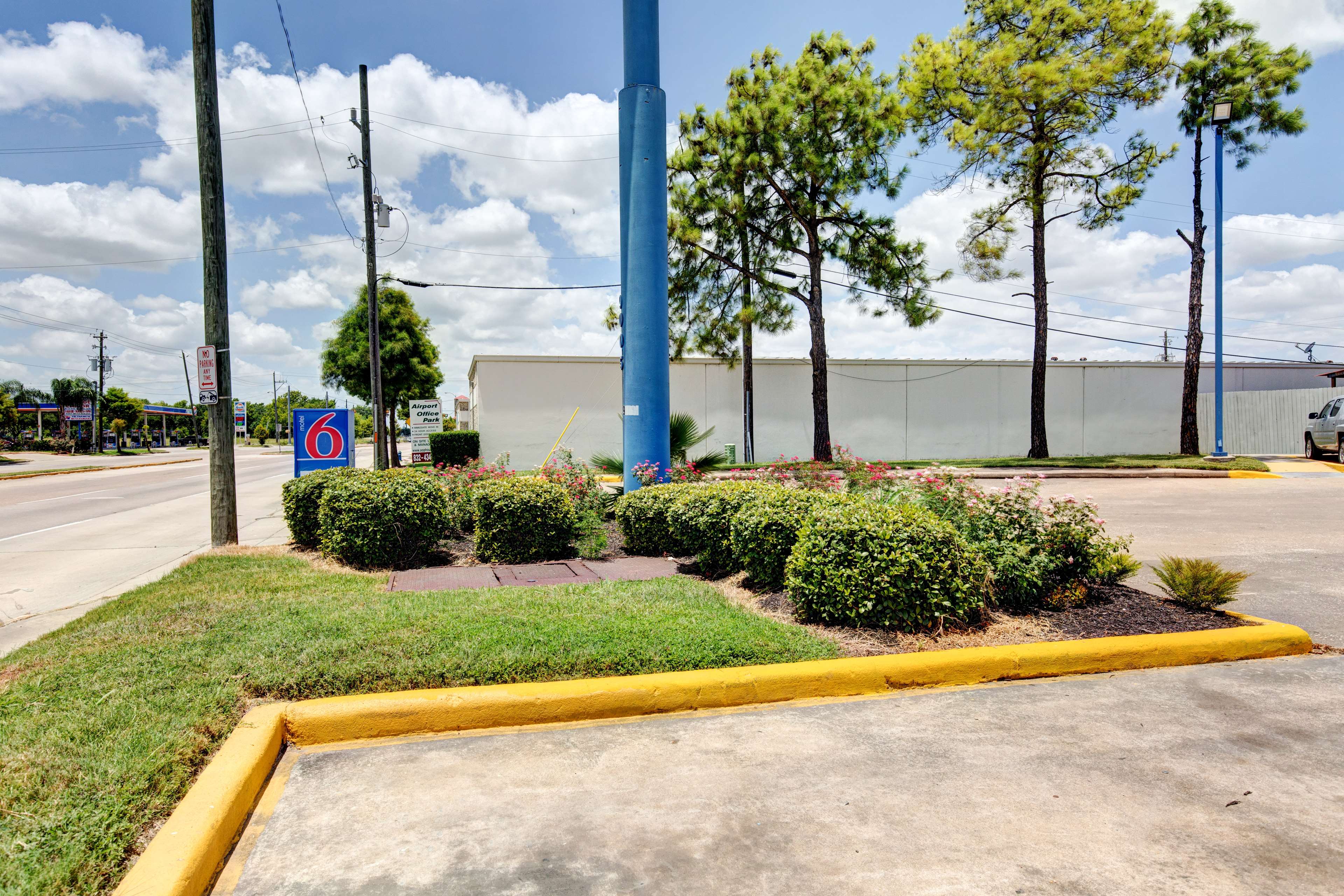 Executive Inn & Suites