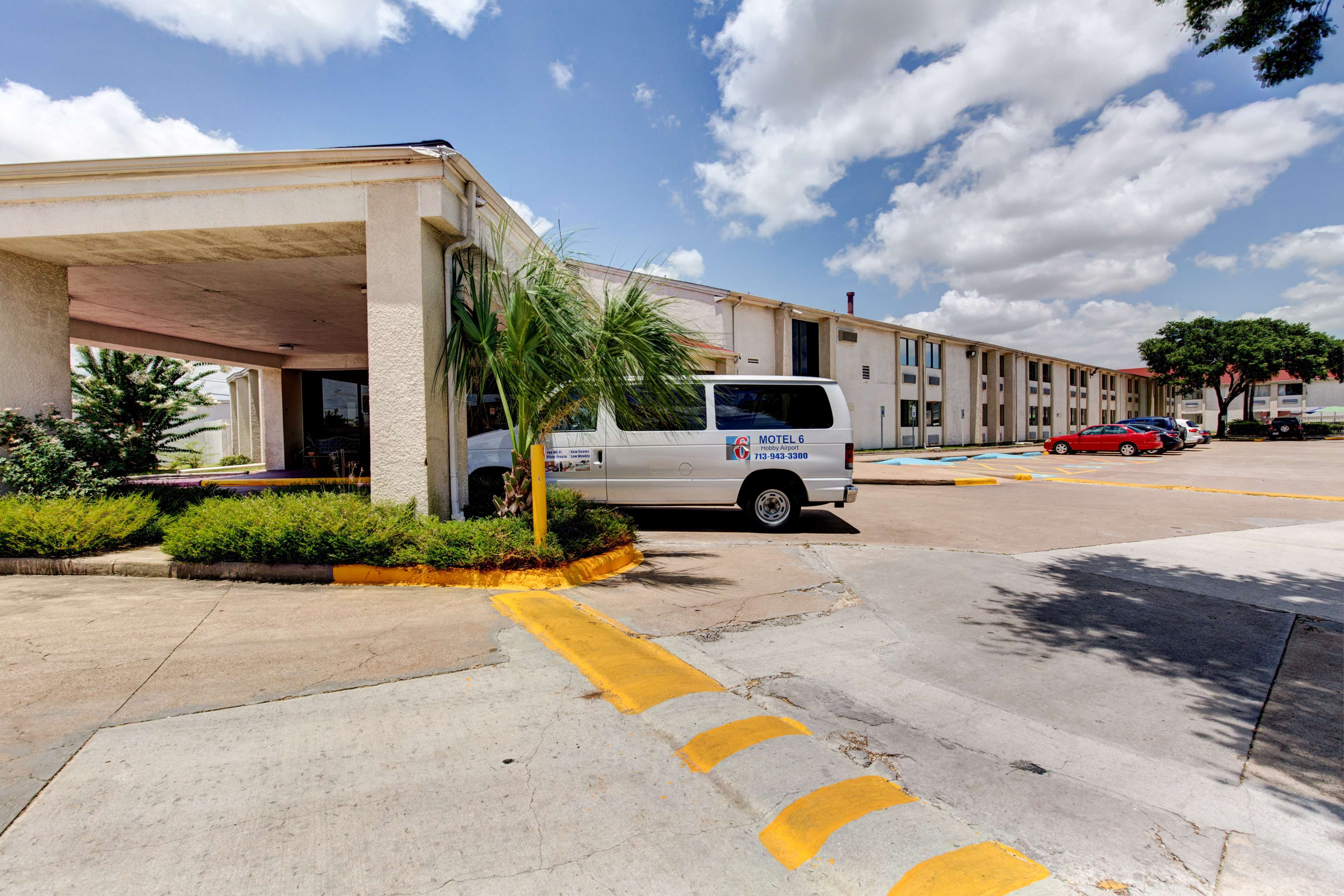 Executive Inn & Suites