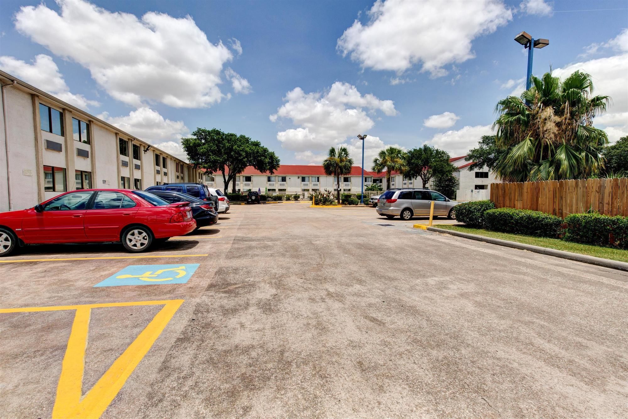 Executive Inn & Suites