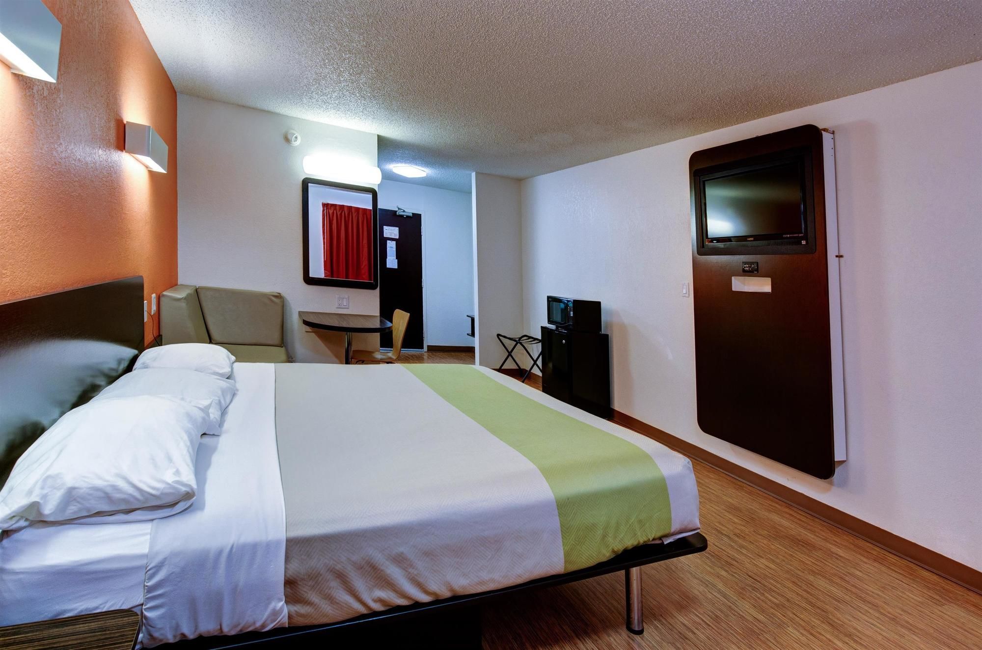 Executive Inn & Suites