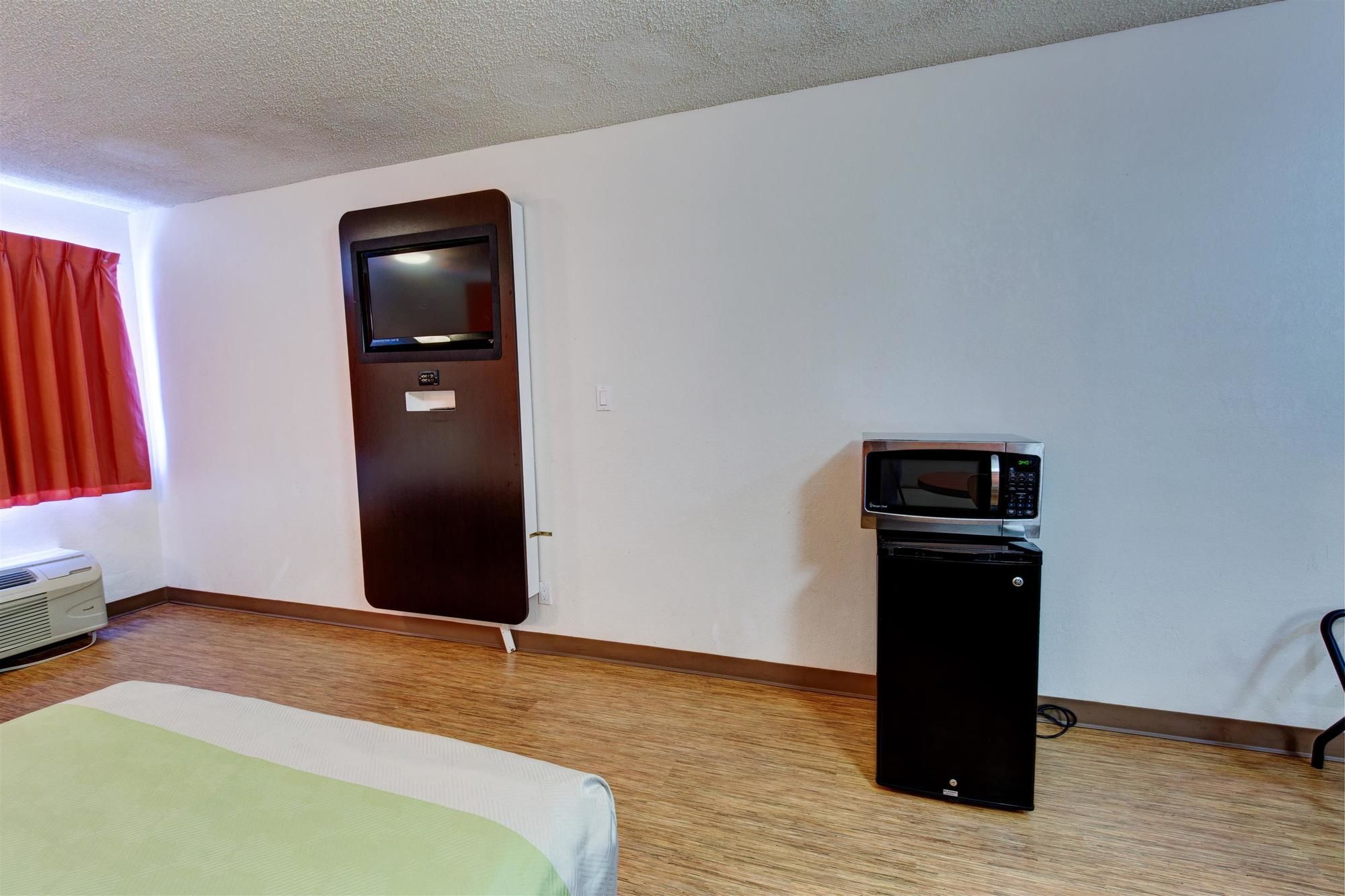 Executive Inn & Suites
