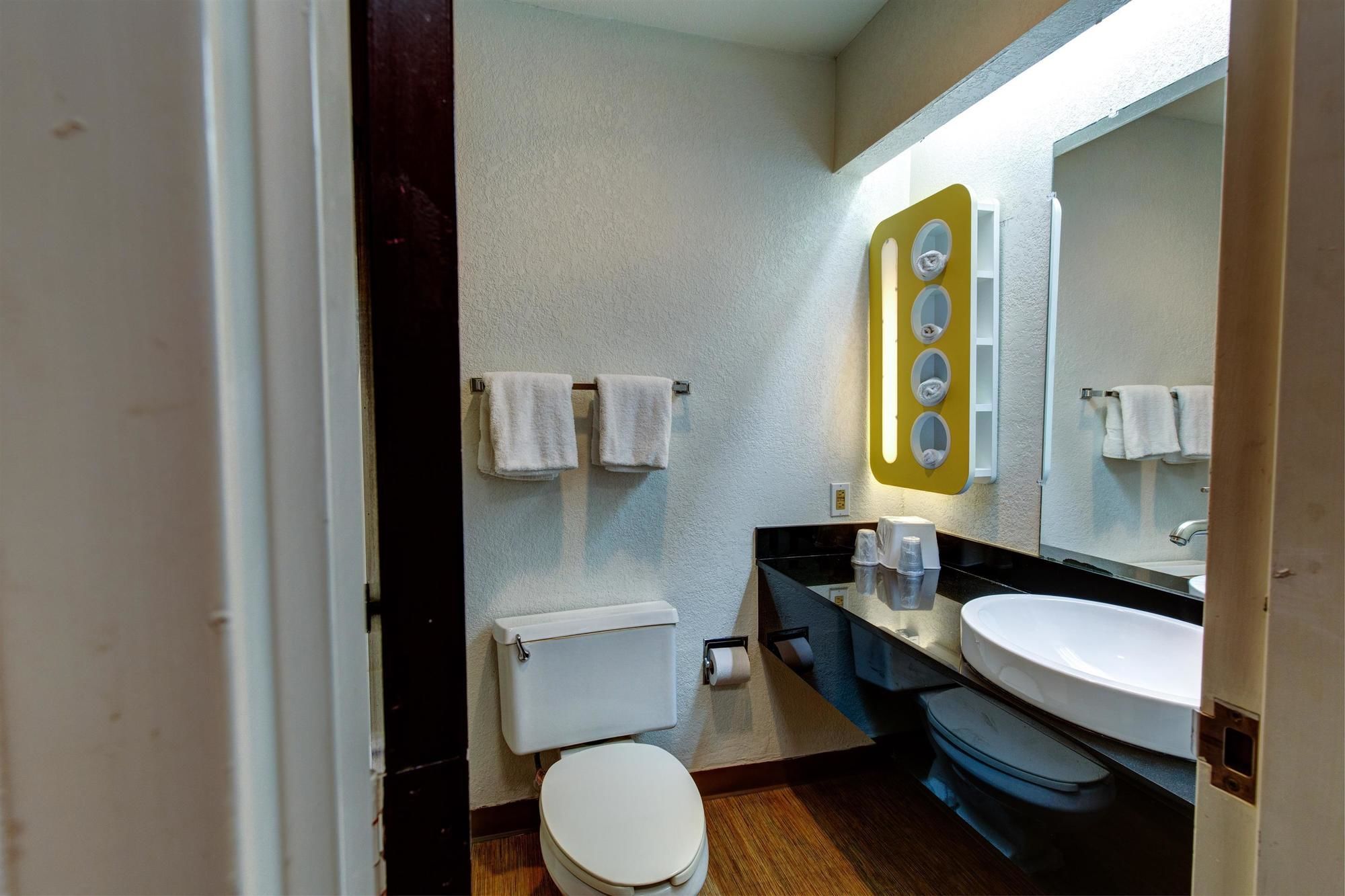 Executive Inn & Suites