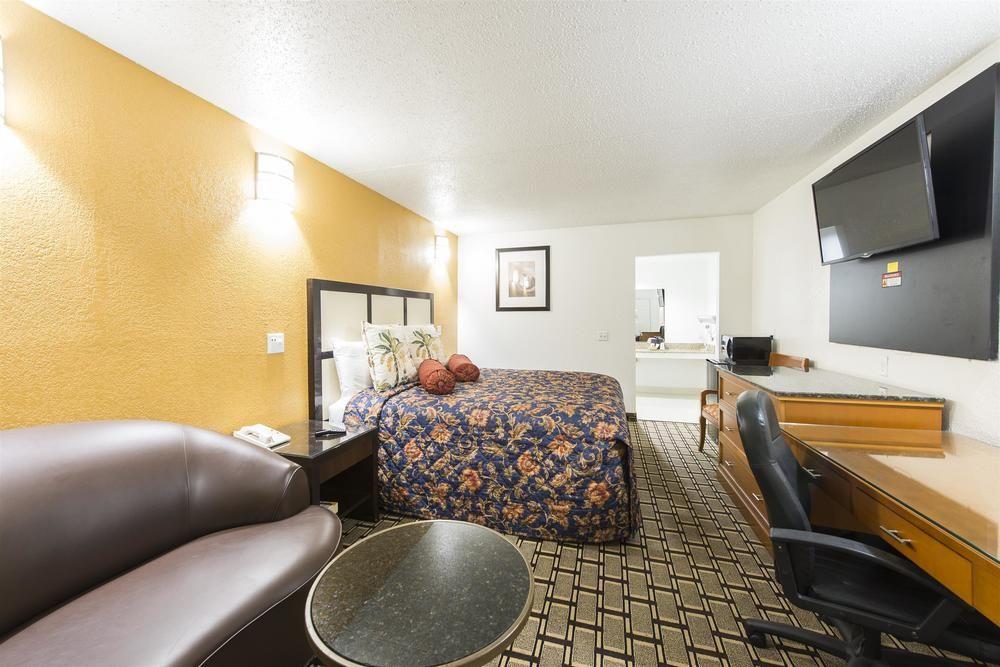 Motel 6 Houston, TX - Brookhollow