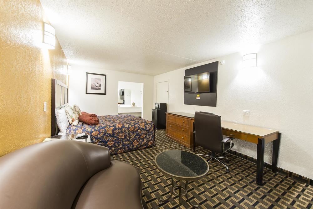 Motel 6 Houston, TX - Brookhollow