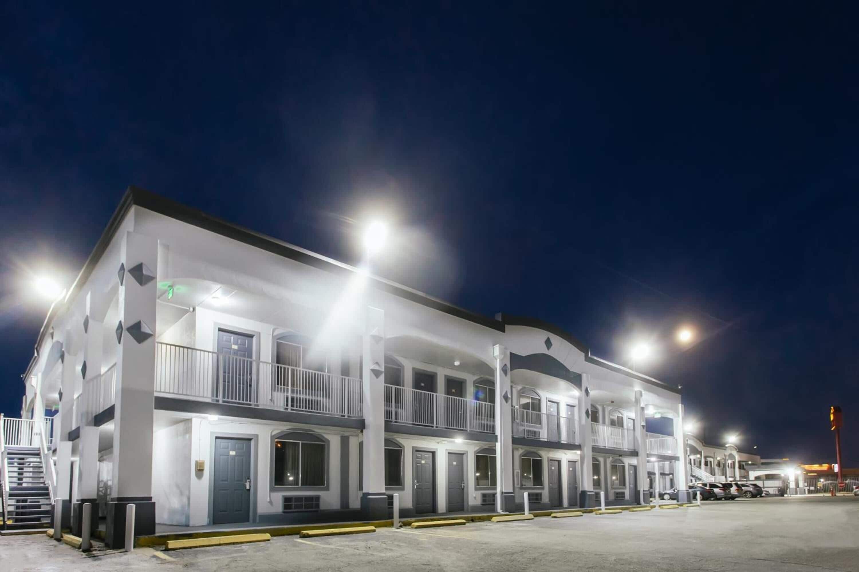 Palace Inn I-45 & Crosstimbers