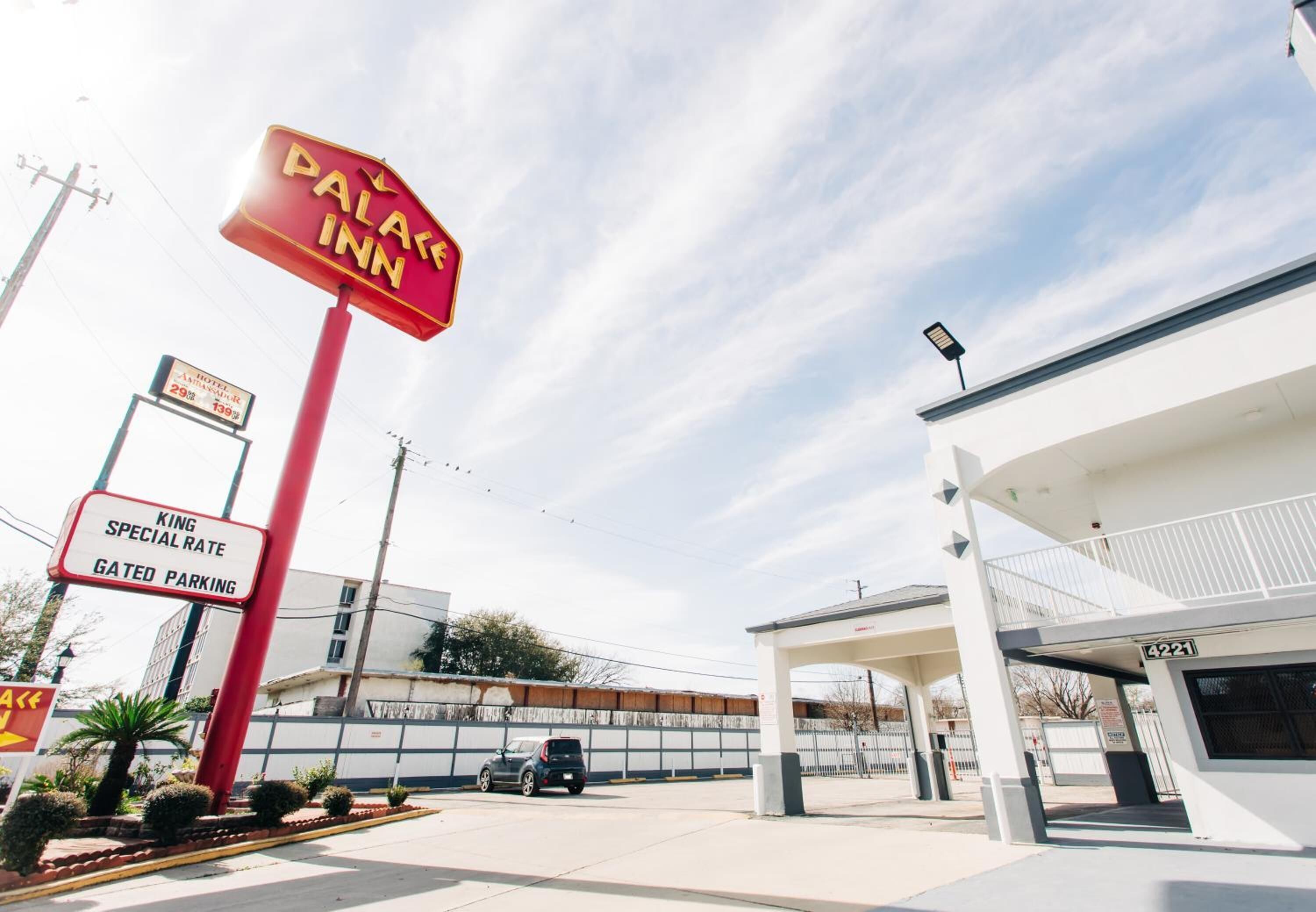 Palace Inn I-45 & Crosstimbers