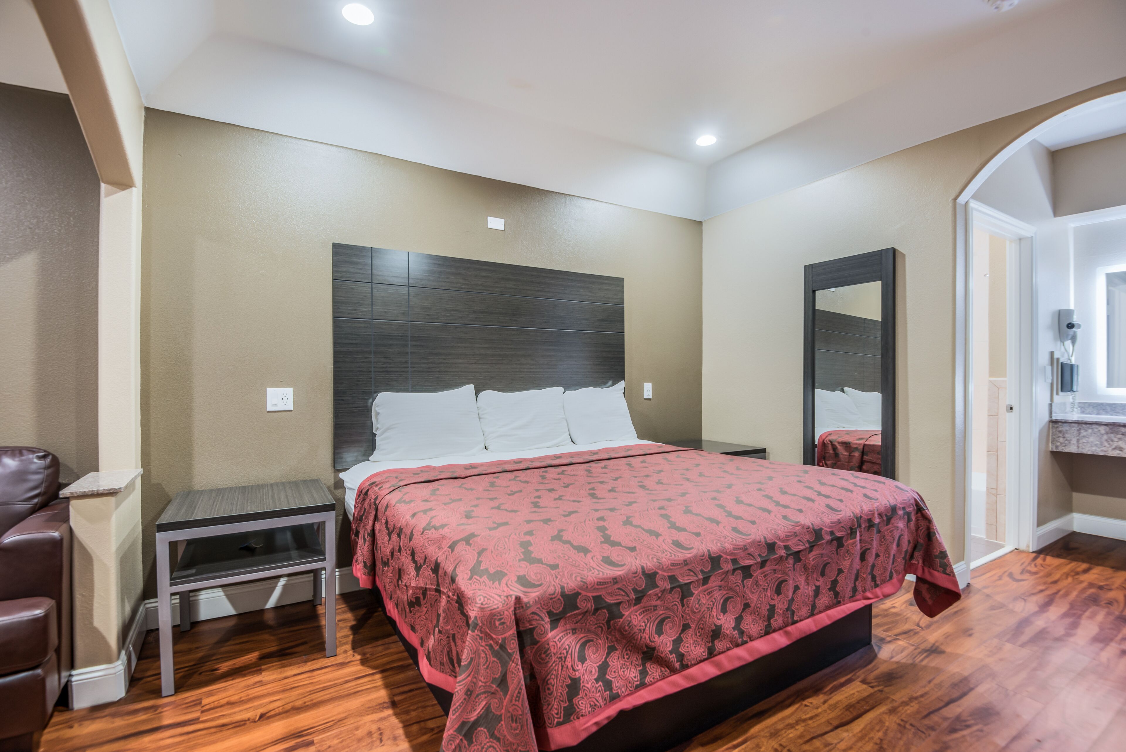 Scottish Inns & Suites IAH Airport South