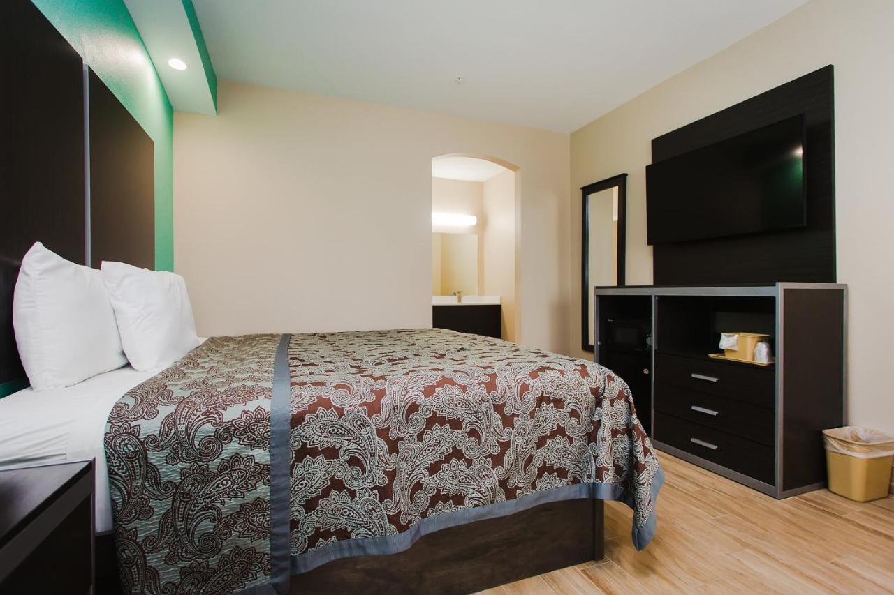Crystal Inn & Suites Willowbrook Mall