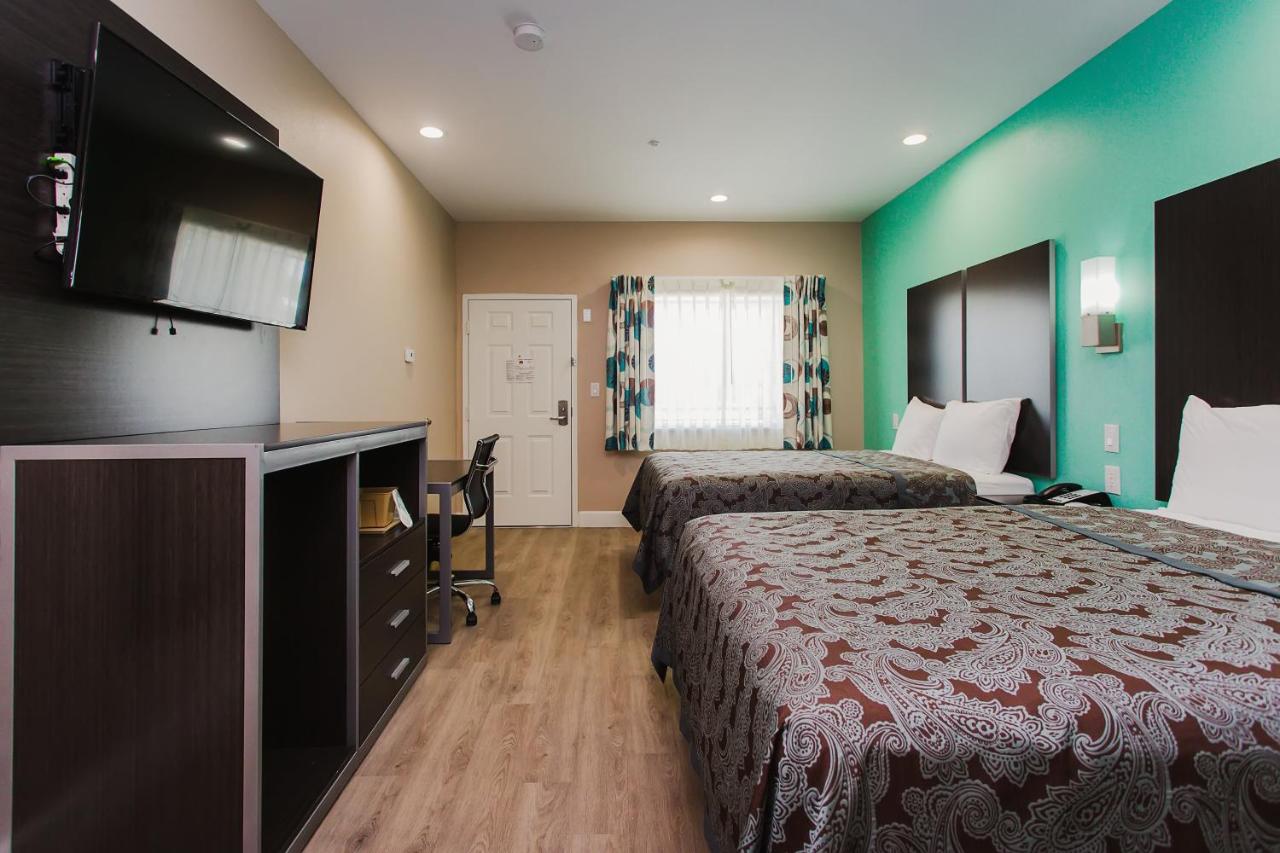 Crystal Inn & Suites Willowbrook Mall