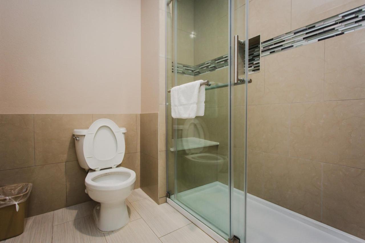 Crystal Inn & Suites Willowbrook Mall