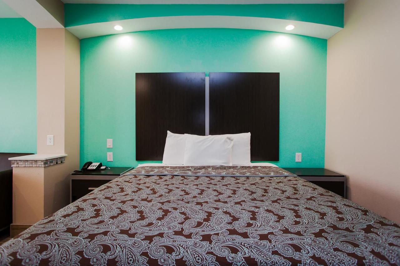 Crystal Inn & Suites Willowbrook Mall