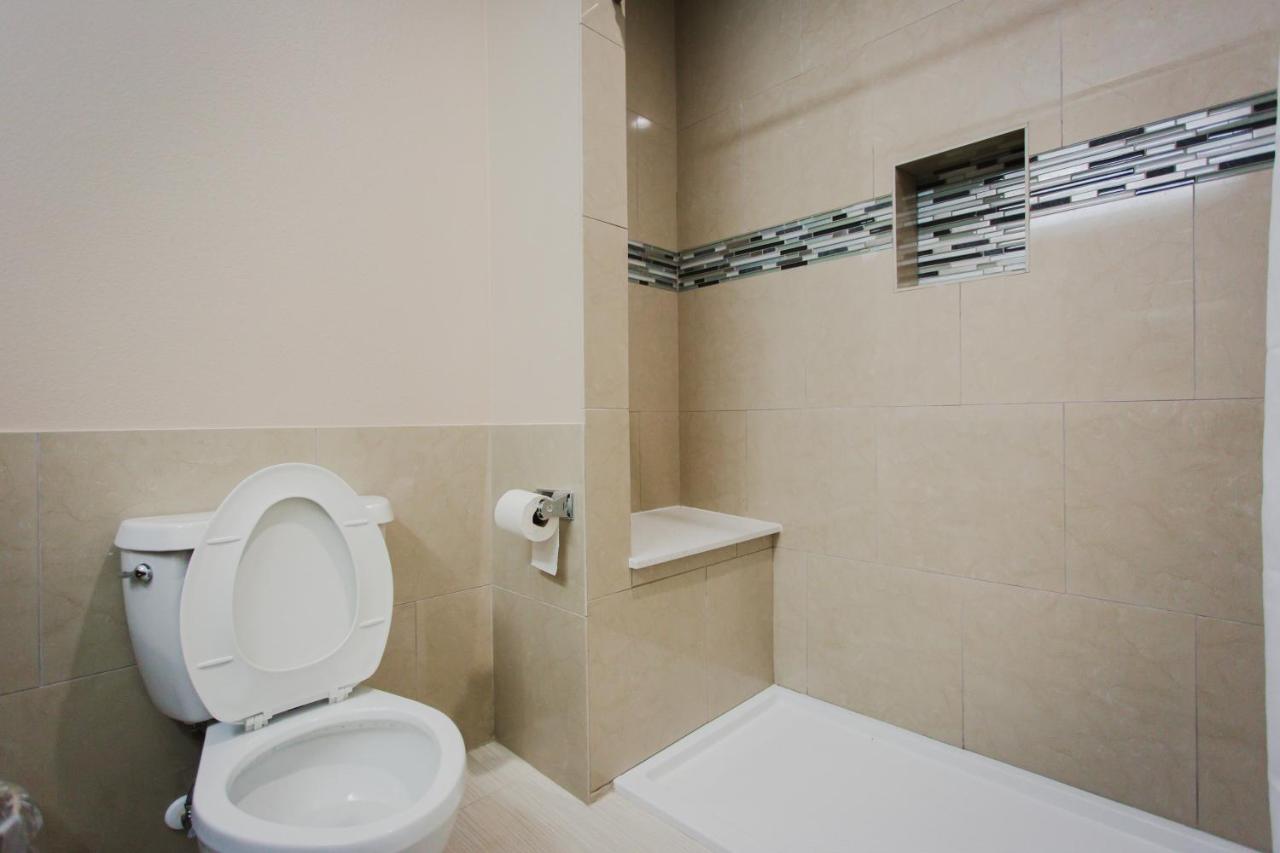 Crystal Inn & Suites Willowbrook Mall
