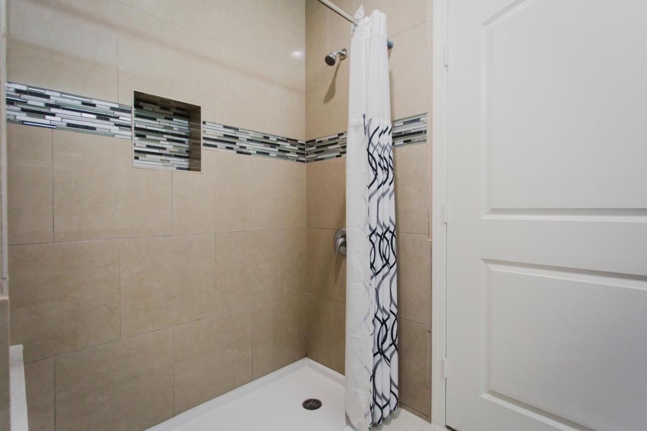 Crystal Inn & Suites Willowbrook Mall