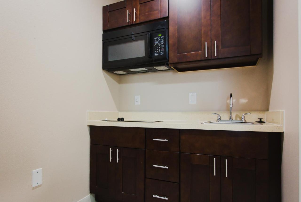 Crystal Inn & Suites Willowbrook Mall
