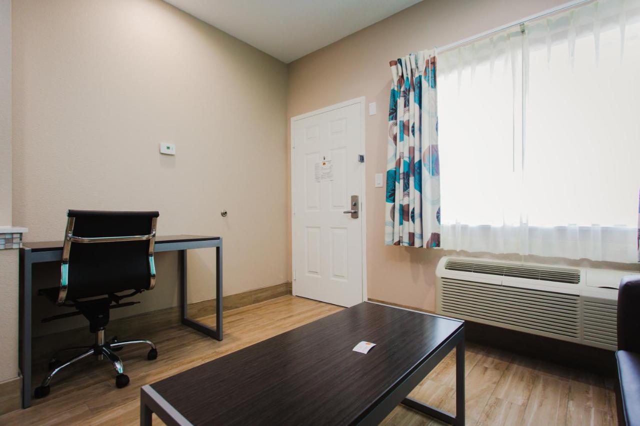 Crystal Inn & Suites Willowbrook Mall