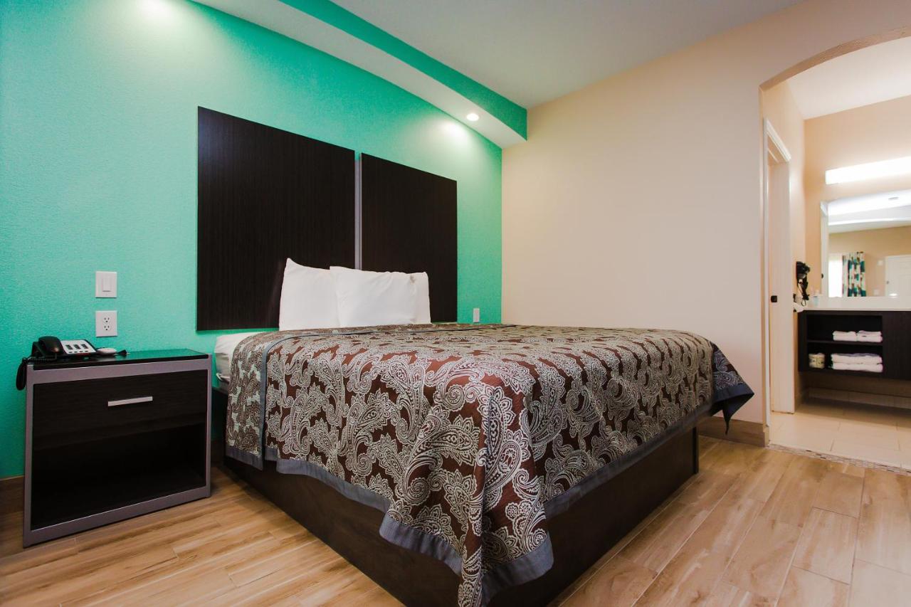 Crystal Inn & Suites Willowbrook Mall