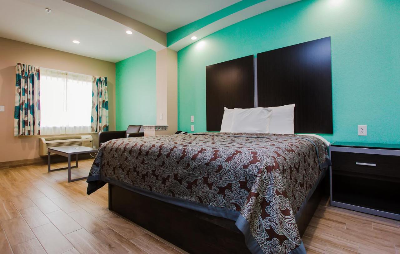 Crystal Inn & Suites Willowbrook Mall