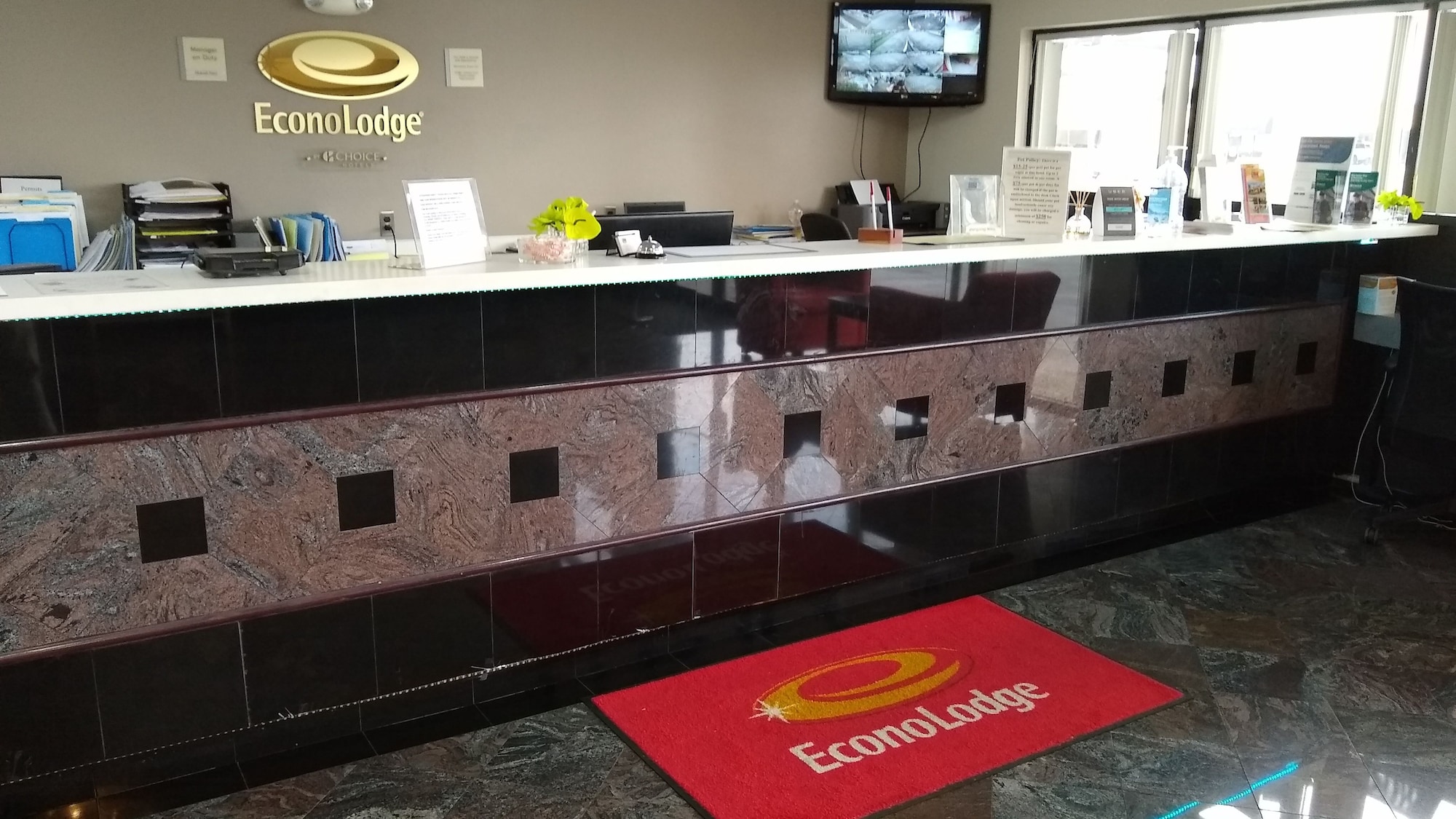 Econo Lodge Inn & Suites West - Energy Corridor