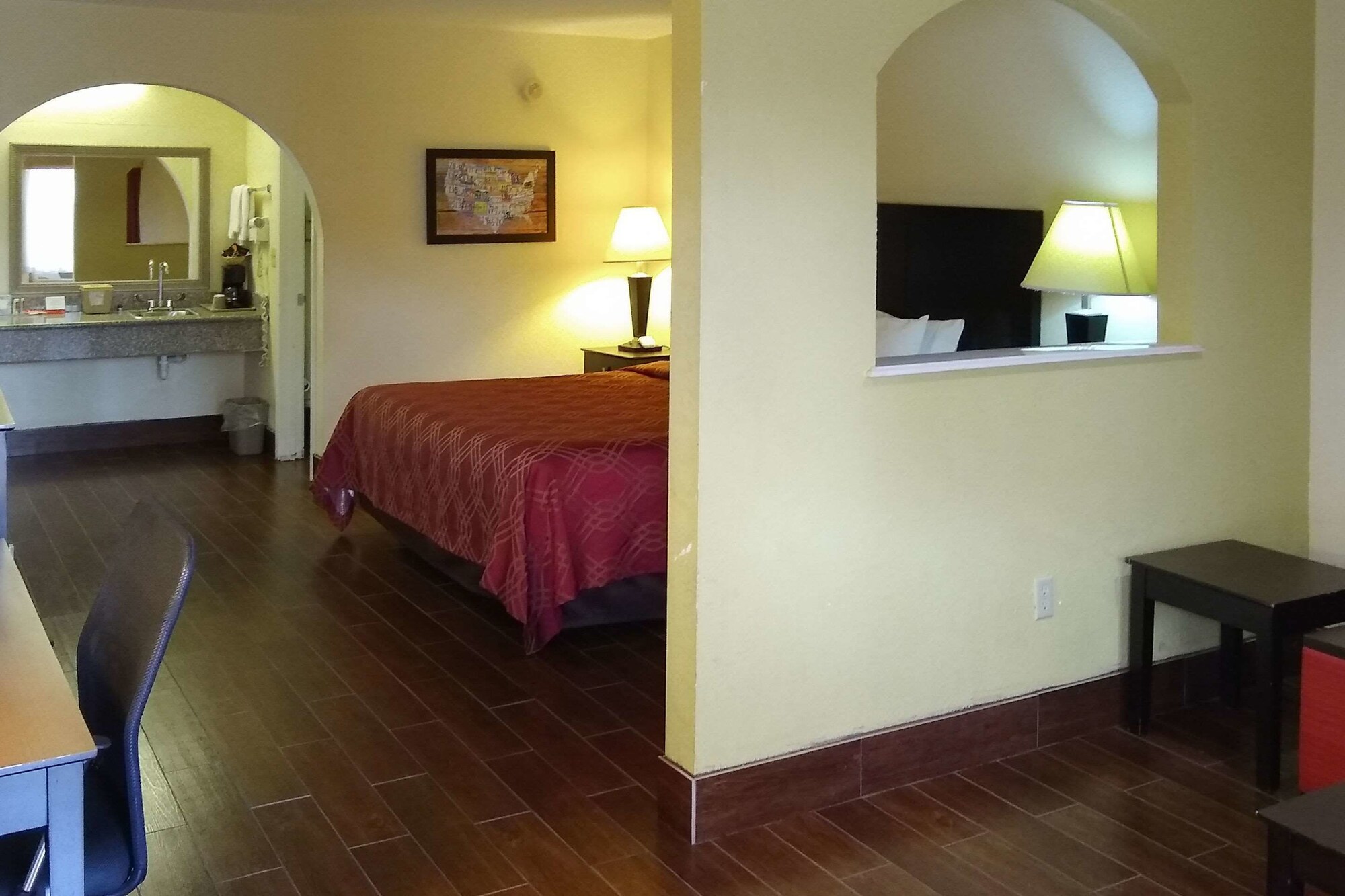 Econo Lodge Inn & Suites West - Energy Corridor