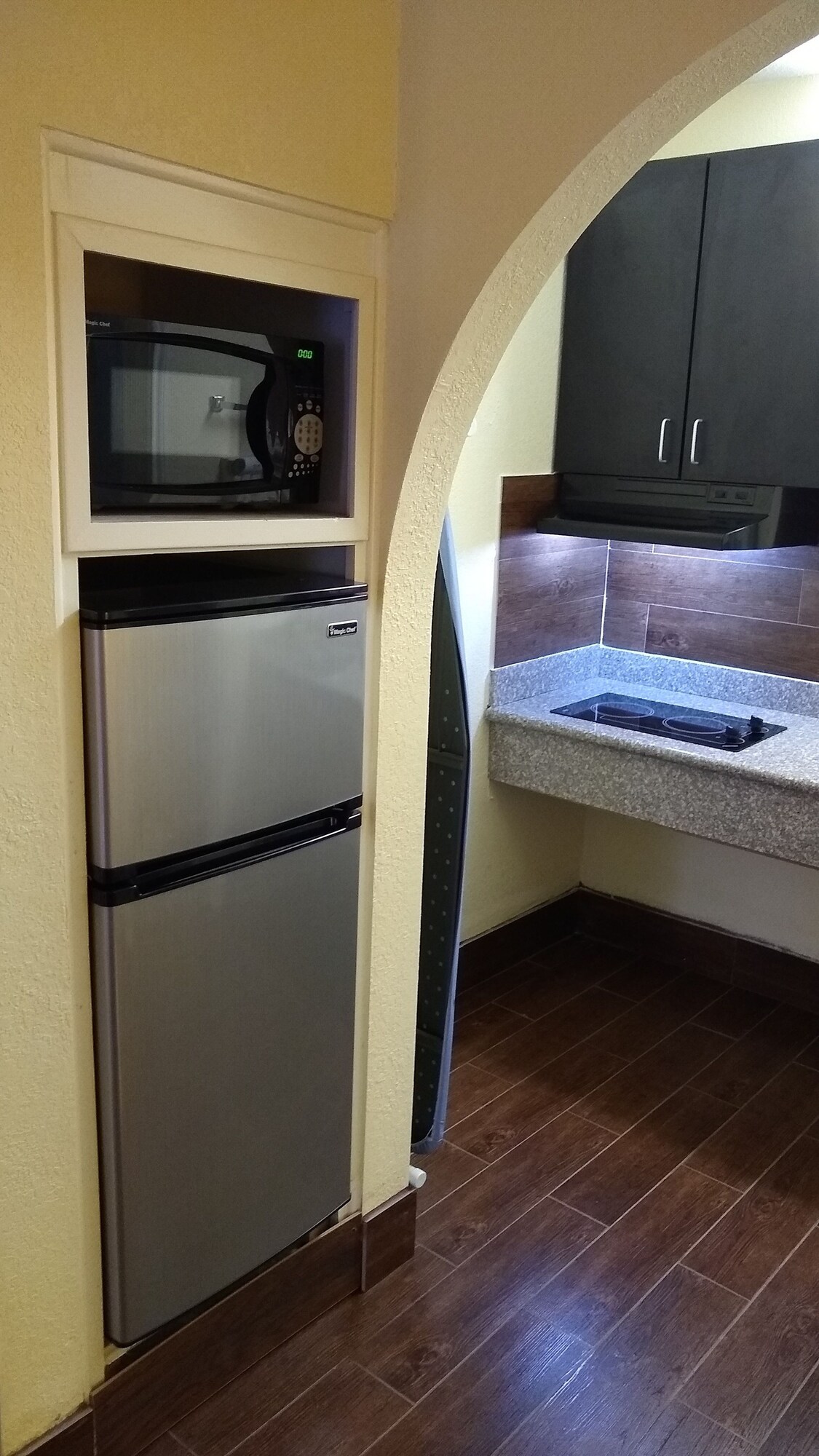 Econo Lodge Inn & Suites West - Energy Corridor