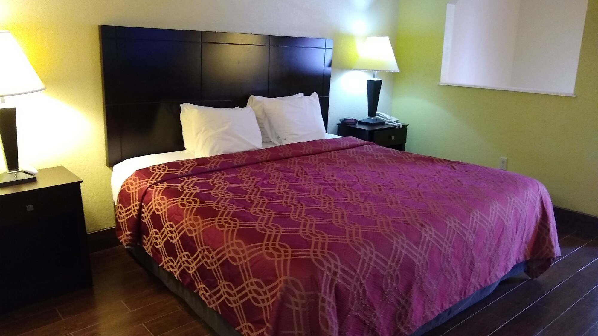 Econo Lodge Inn & Suites West - Energy Corridor