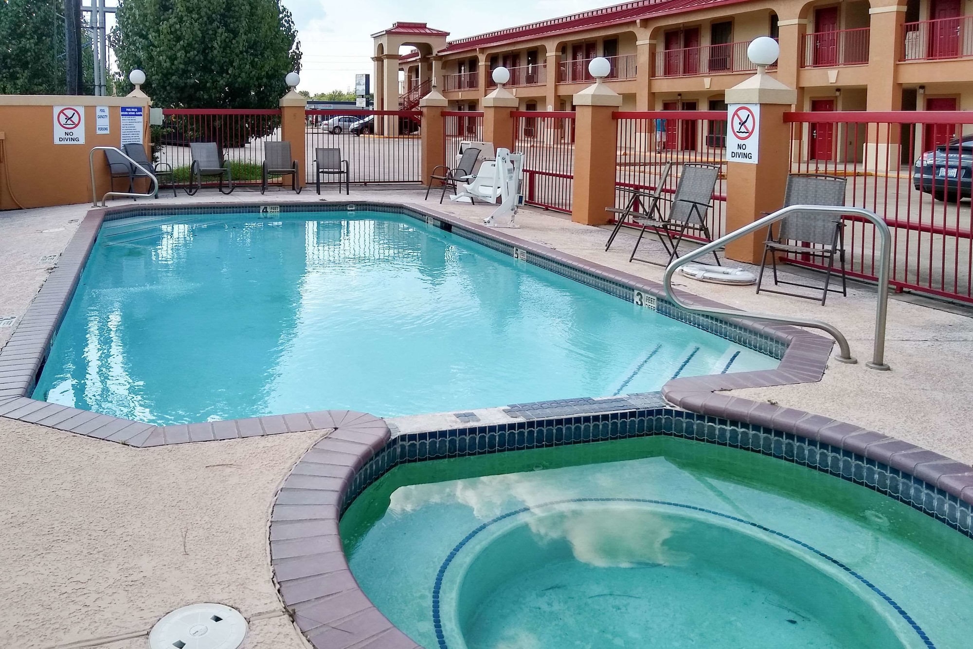 Econo Lodge Inn & Suites West - Energy Corridor