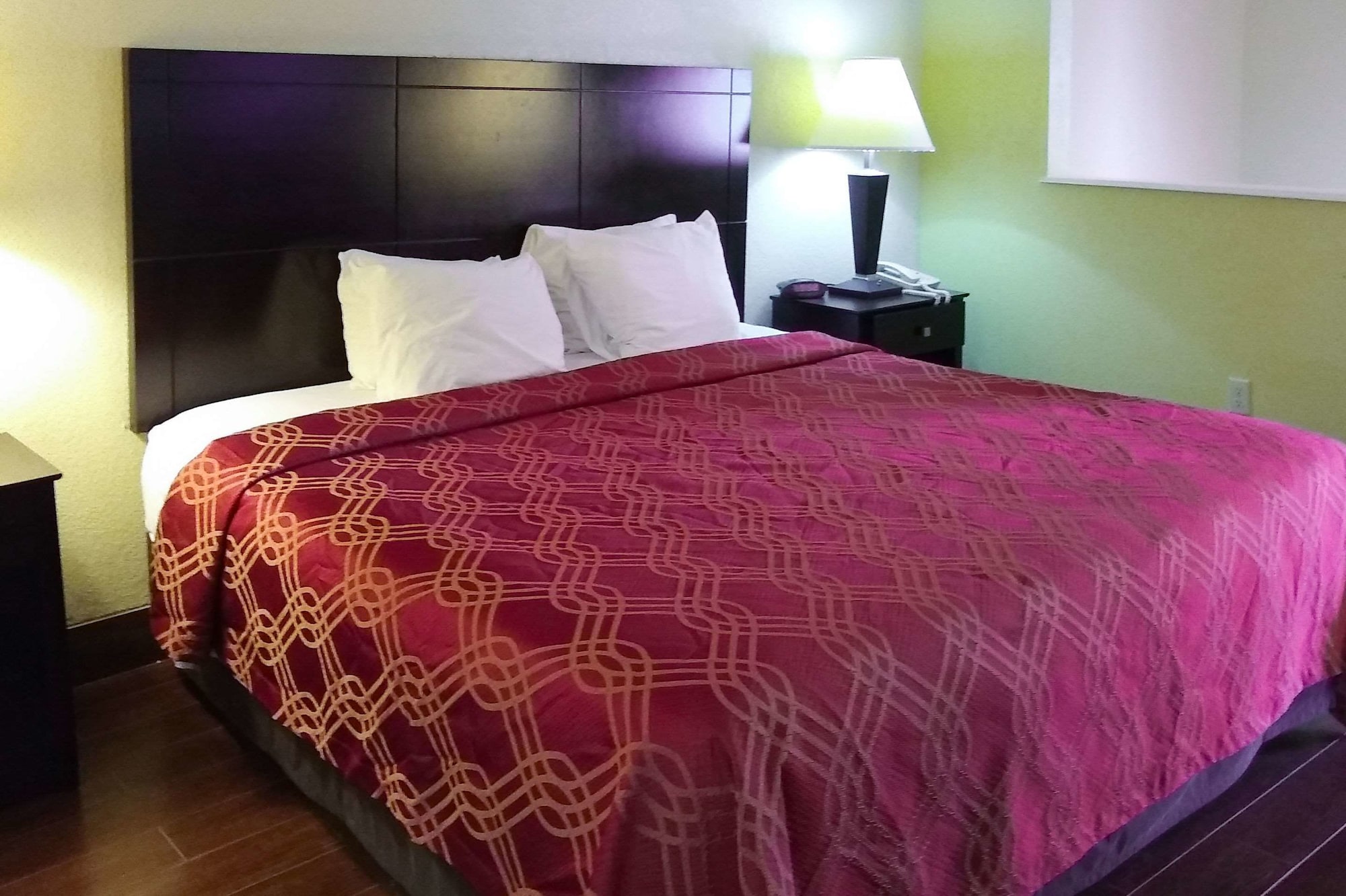 Econo Lodge Inn & Suites West - Energy Corridor