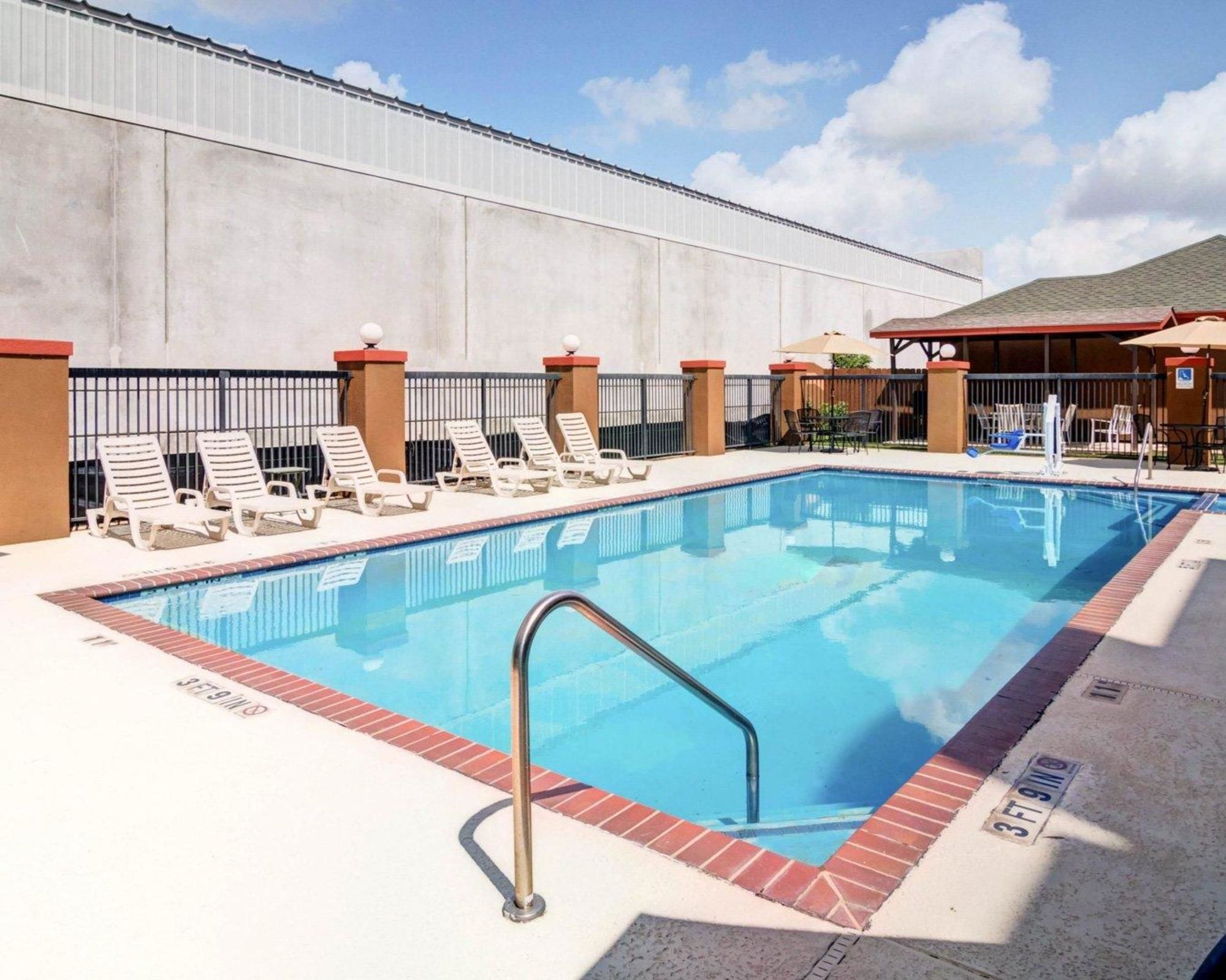 Springwood Suites Houston IAH -Beltway 8