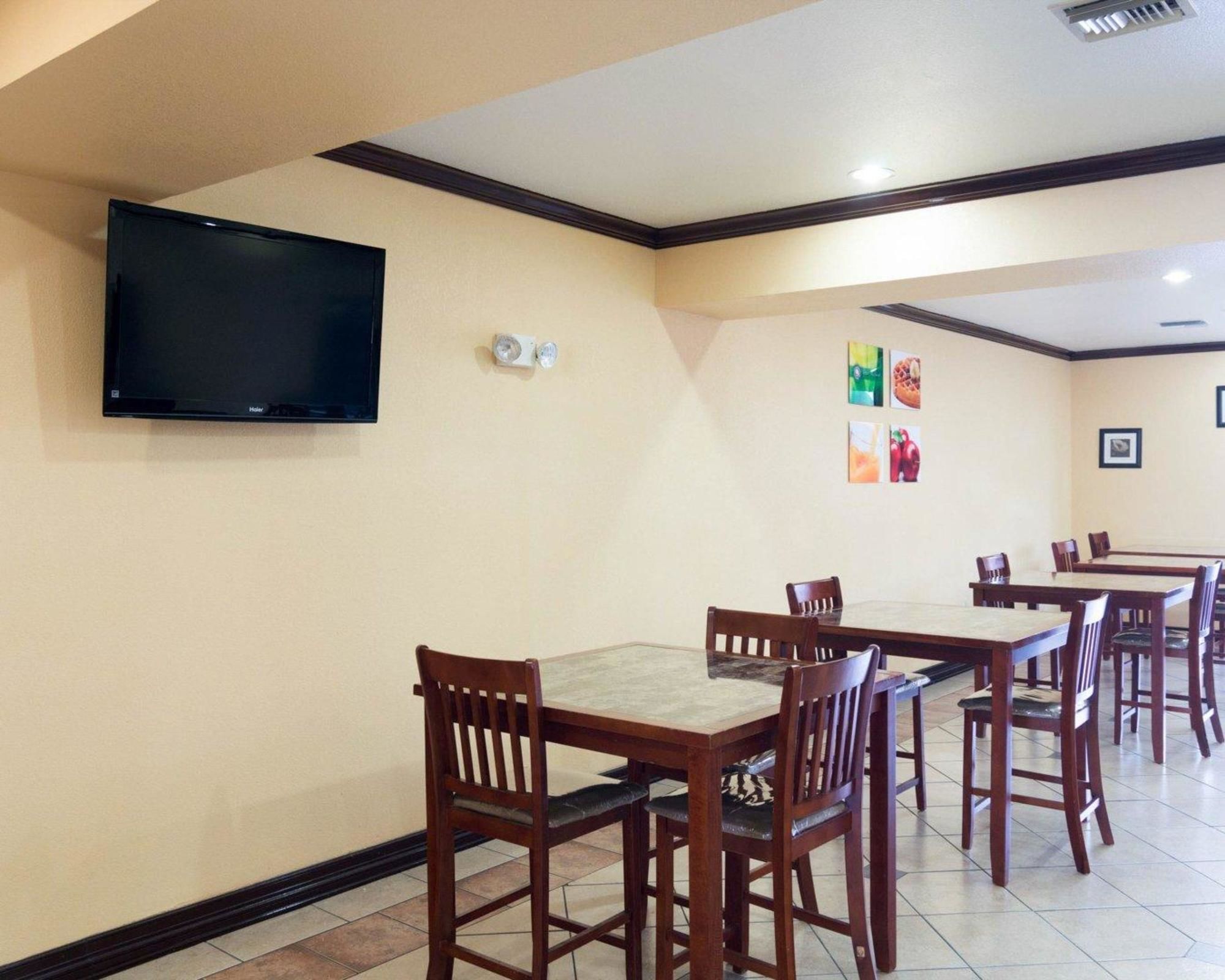 Springwood Suites Houston IAH -Beltway 8