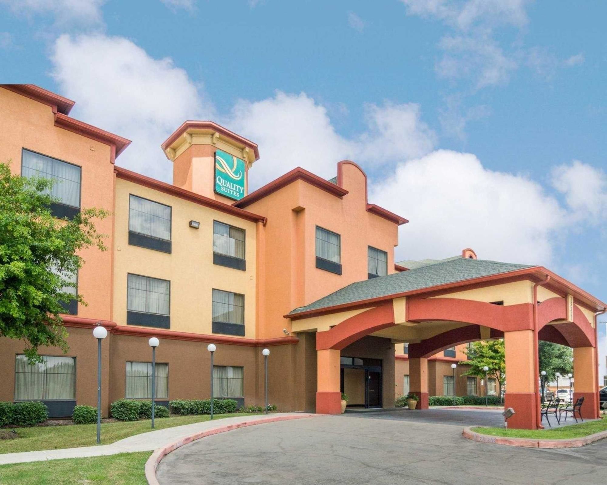 Springwood Suites Houston IAH -Beltway 8
