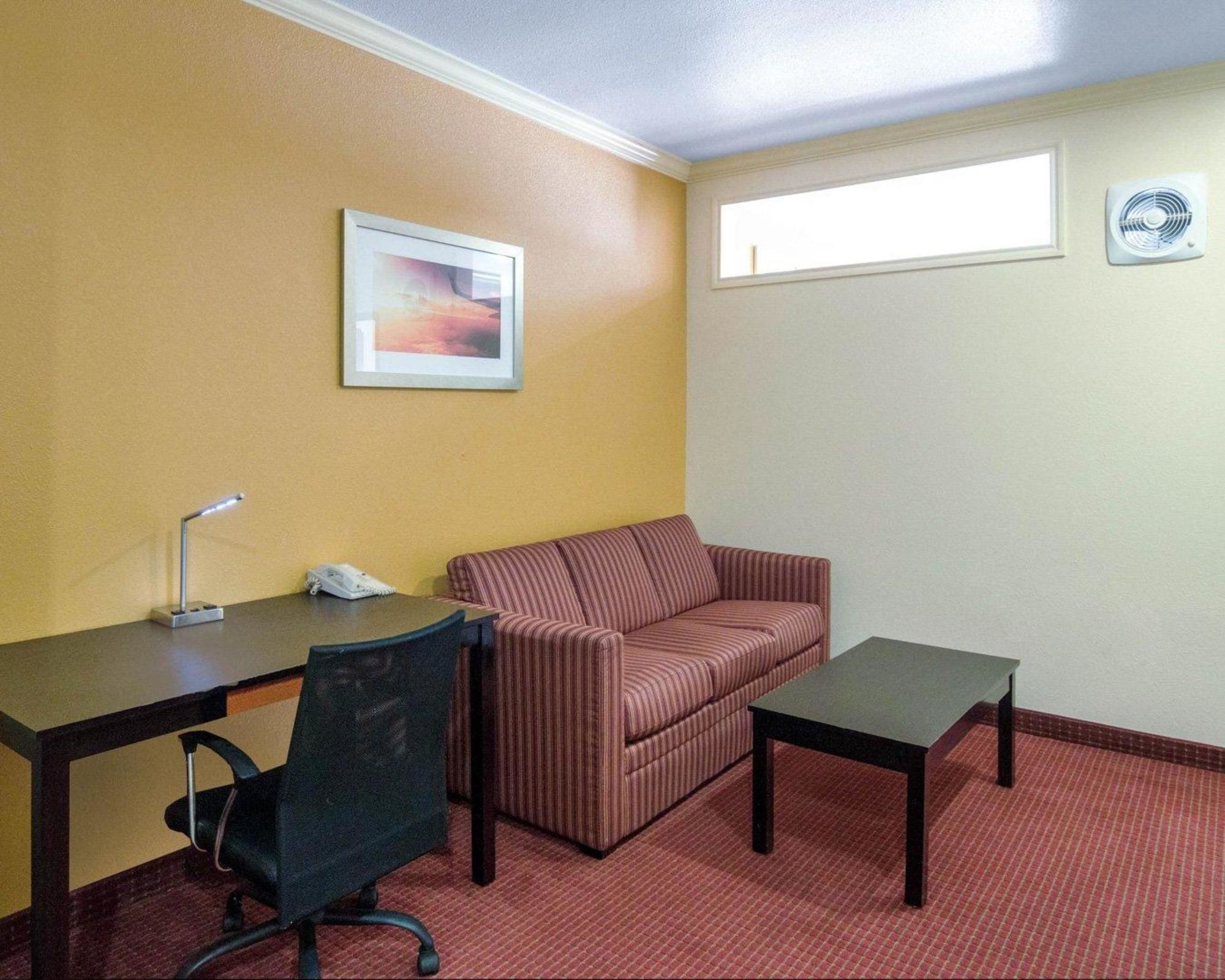 Springwood Suites Houston IAH -Beltway 8