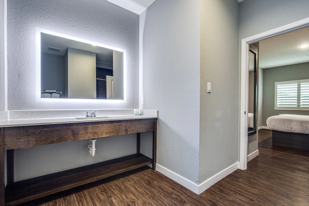 Scottish Inn & Suites