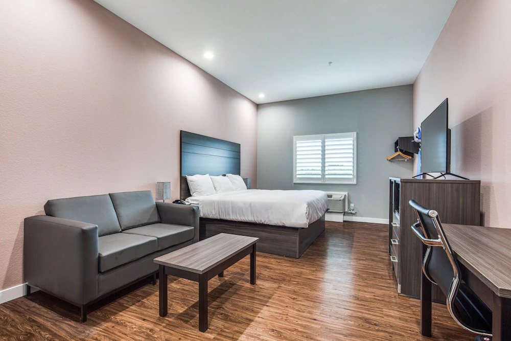 Scottish Inn & Suites