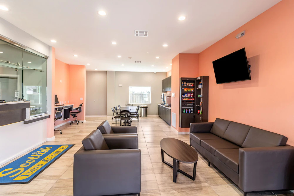 Scottish Inn & Suites